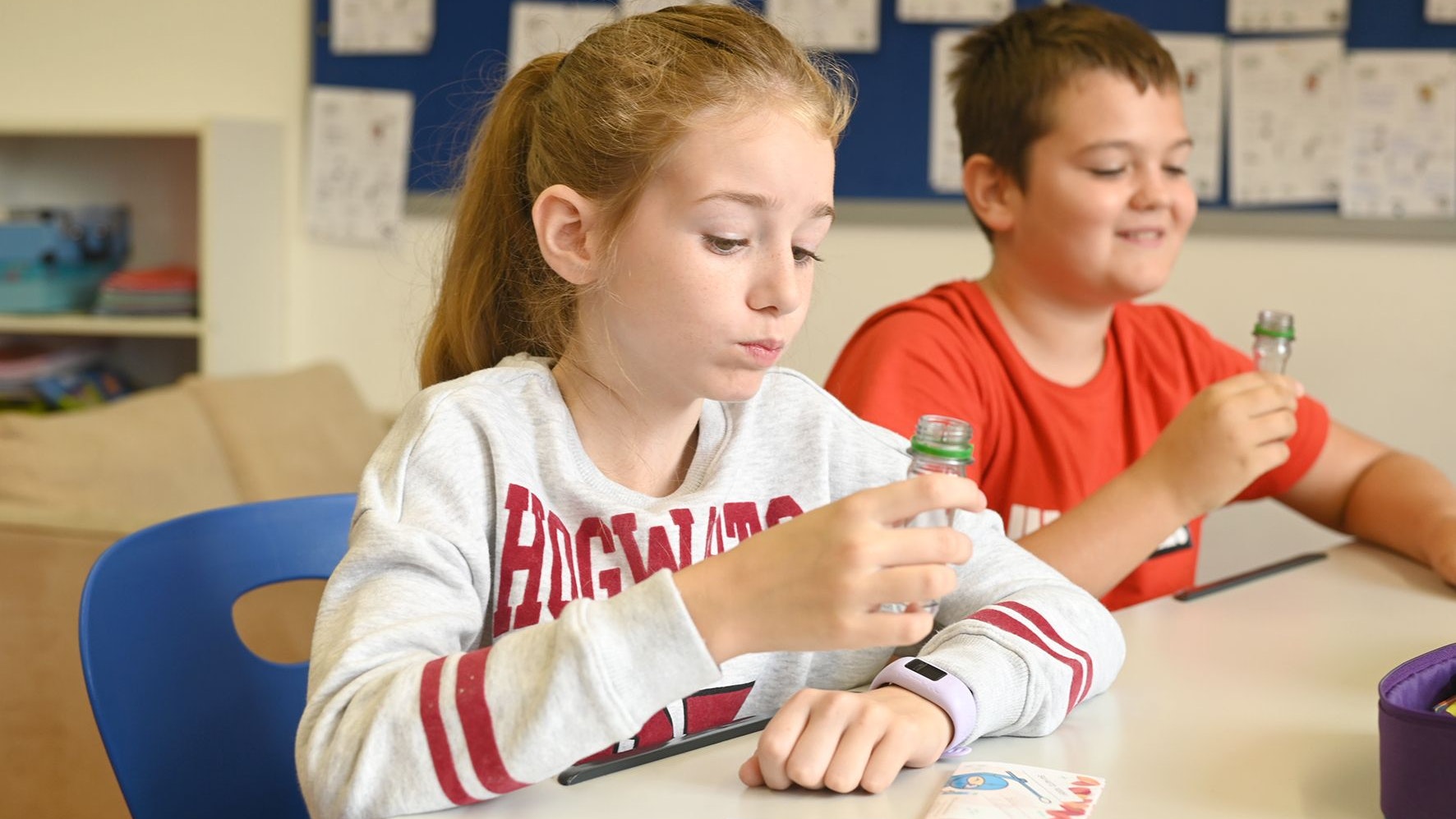 Schüler bei Gurgeltest