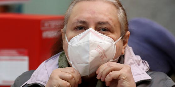 Fast 50 Prozent der Österreicher wollen nicht auf die Maske verzichten. 