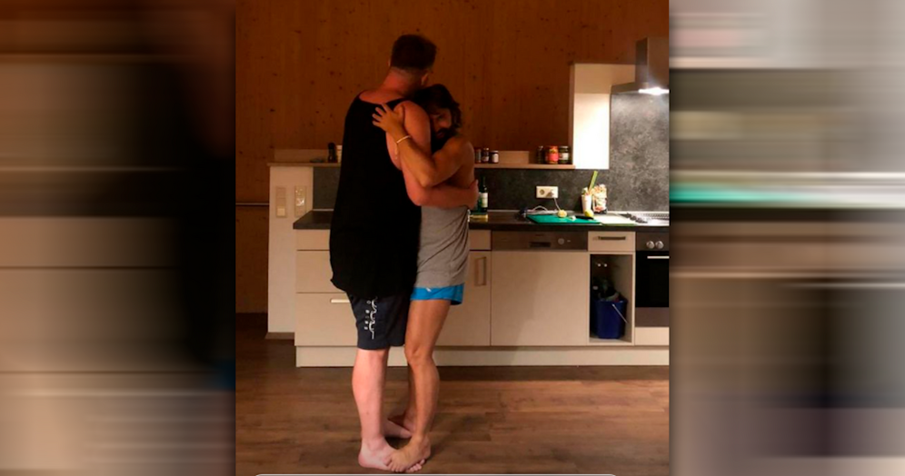 Conchita Wurst und Mario Lindner ganz eng. 