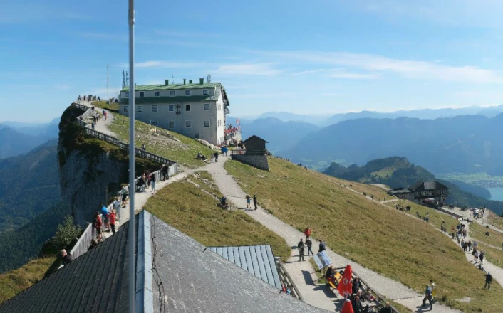 Noch scheint am 1.783 Meter hohen Schafberg bei St. Wolfgang im Salzkammergut die Sonne. Bald könnte hier Schnee liegen.