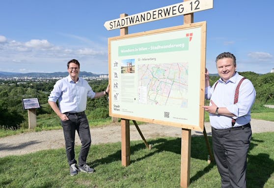 Der Stadtwanderweg 12 ist nicht nur Wiens neuester, sondern mit rund 20 Kilometer auch der längste Wanderweg der Stadt. Klimastadtrat Jürgen Czernohorszky (l.) und Bürgermeister Michael Ludwig (beide SPÖ), wanderten schon Probe. 
