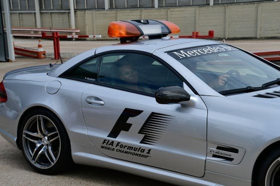 Melanie aus OÖ nahm am Beifahrersitz des Safety-Car von Bernd Mayländer Platz.