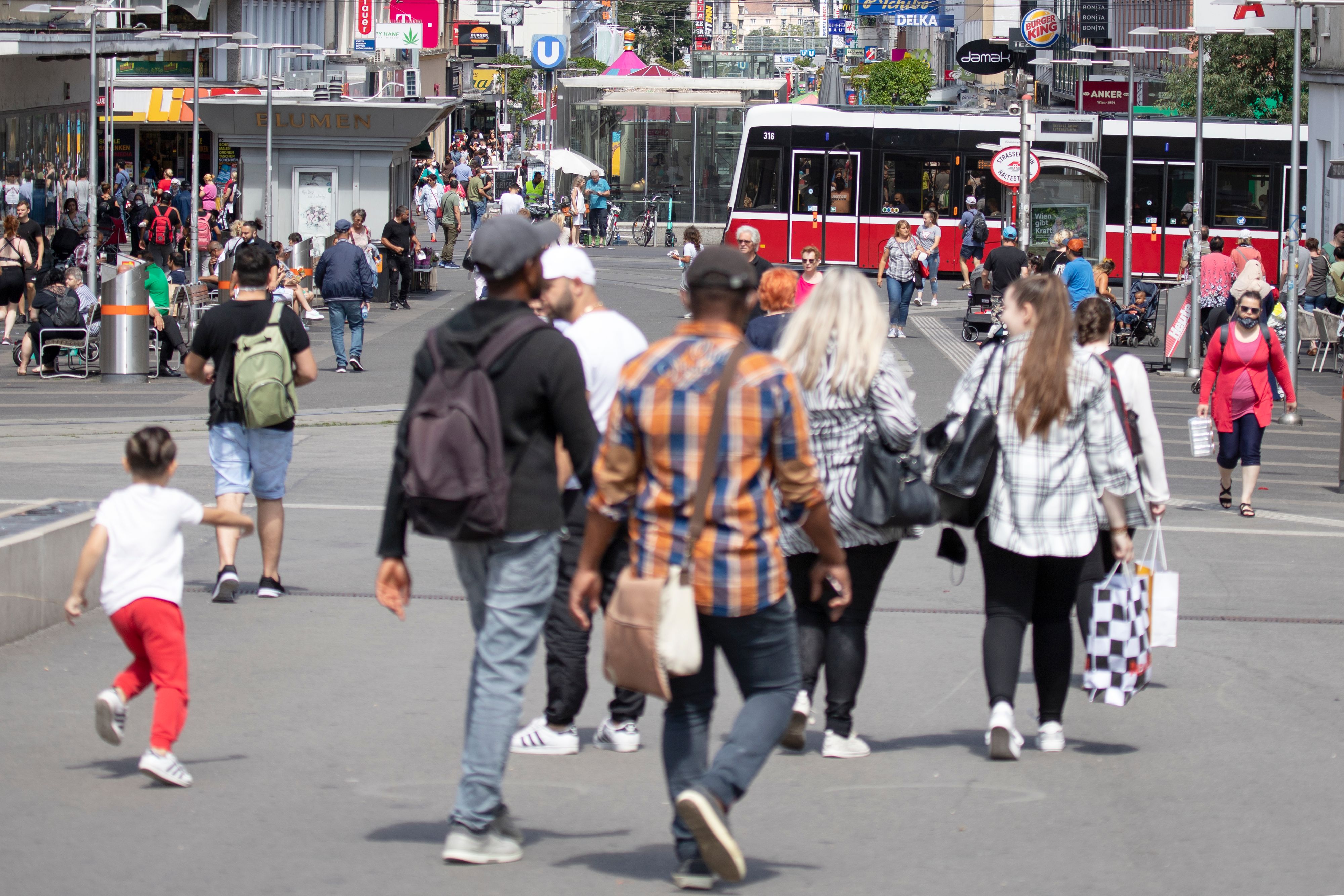 Die Zahl der Neuinfektionen lag in dieser Woche wieder auf hohem Niveau. Symbolbild