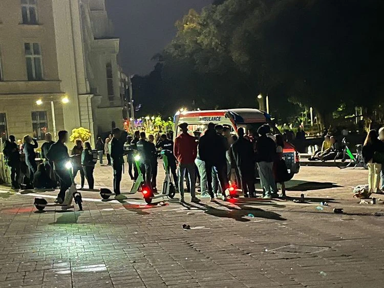Blaulicht-Einsatz beim Wiener Karlsplatz
