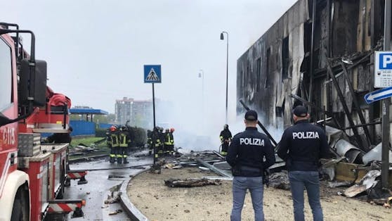 In Mailand kamen am Sonntag bei einem Flugzeugabsturz sechs Personen ums Leben.