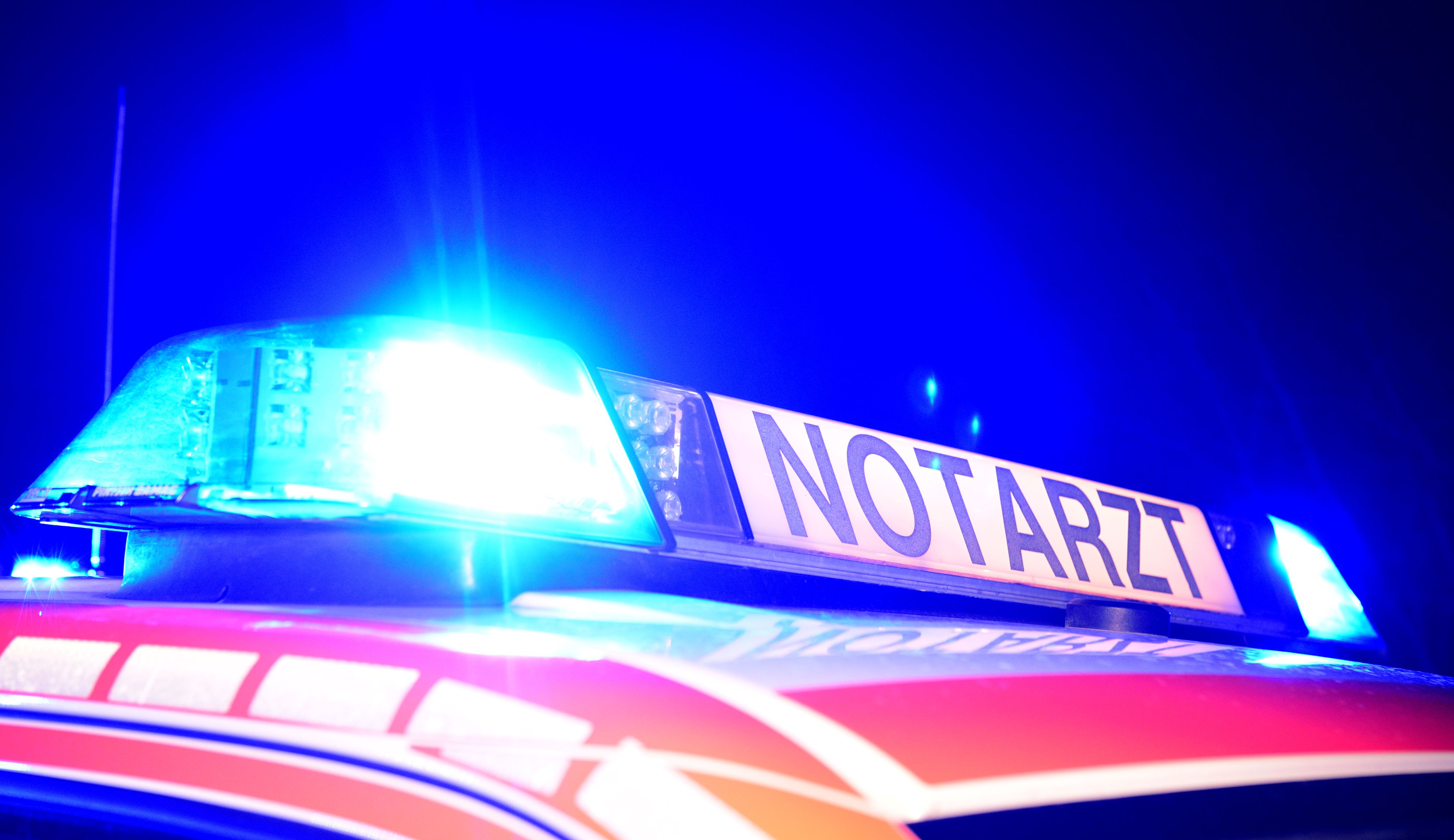 Die Frau musste mit schweren Kopfverletzungen in ein Spital gebracht werden.
