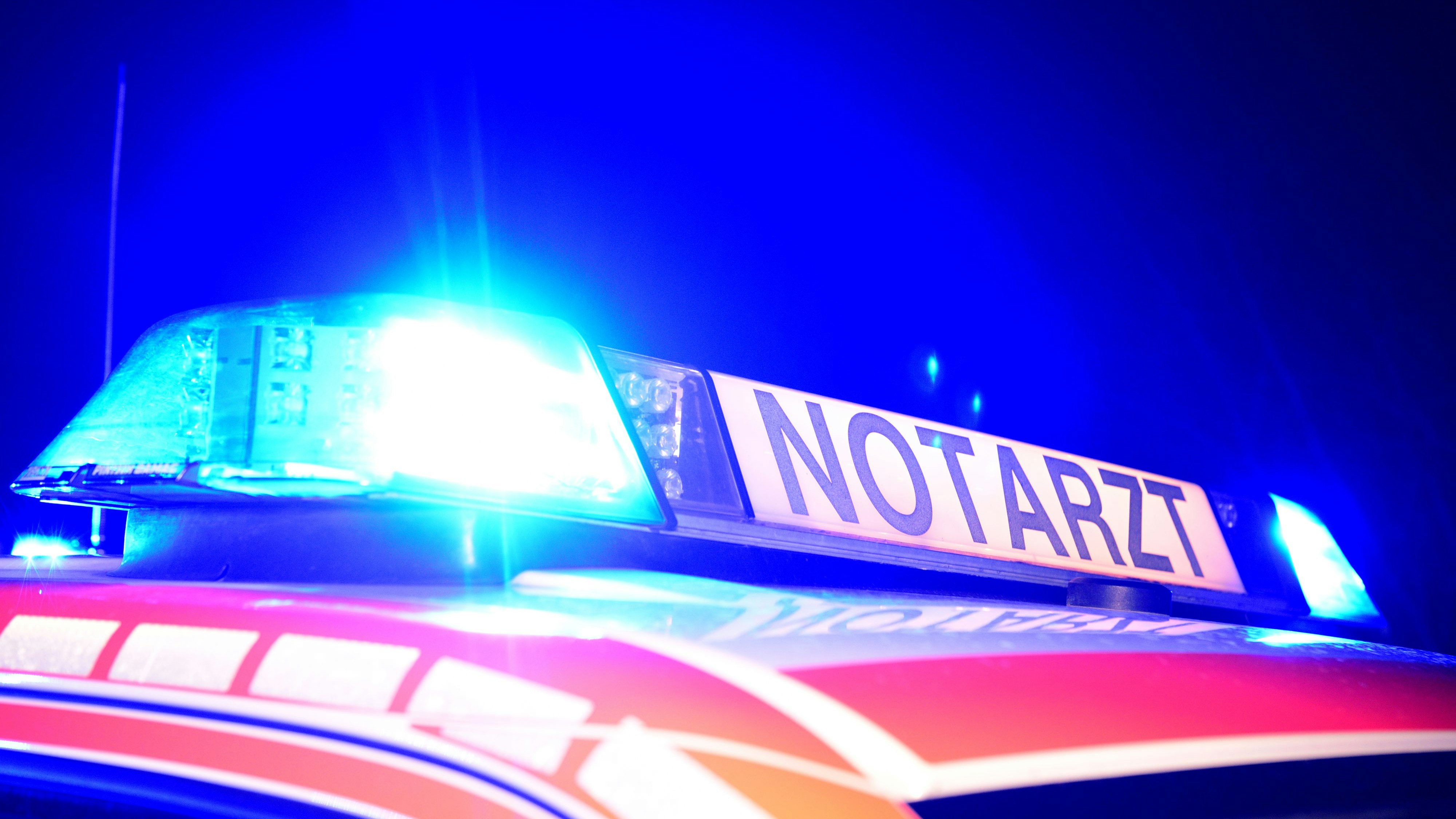 Die Frau musste mit schweren Kopfverletzungen in ein Spital gebracht werden.