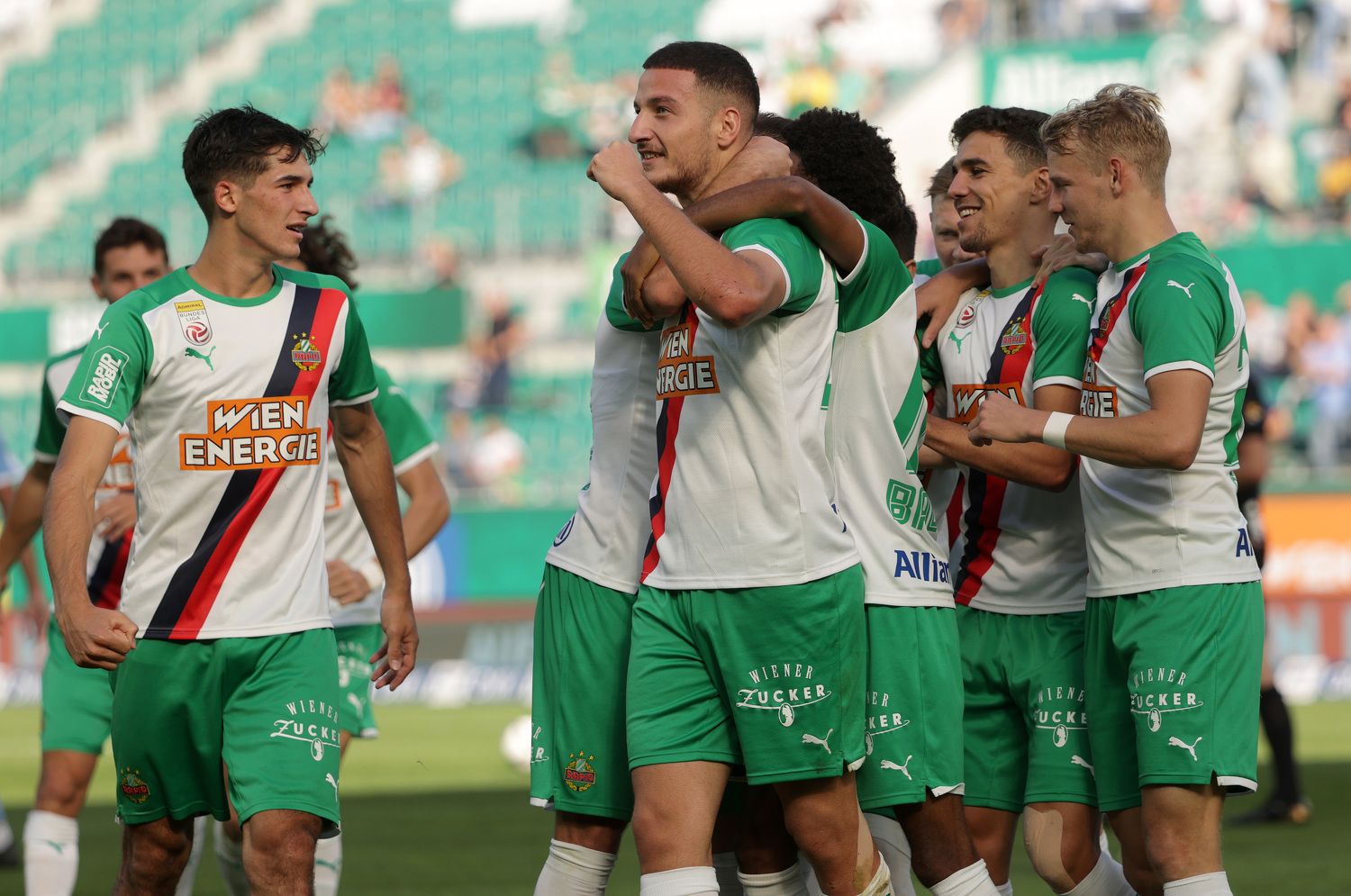 Ercan Kara jubelt über seinen Hattrick.