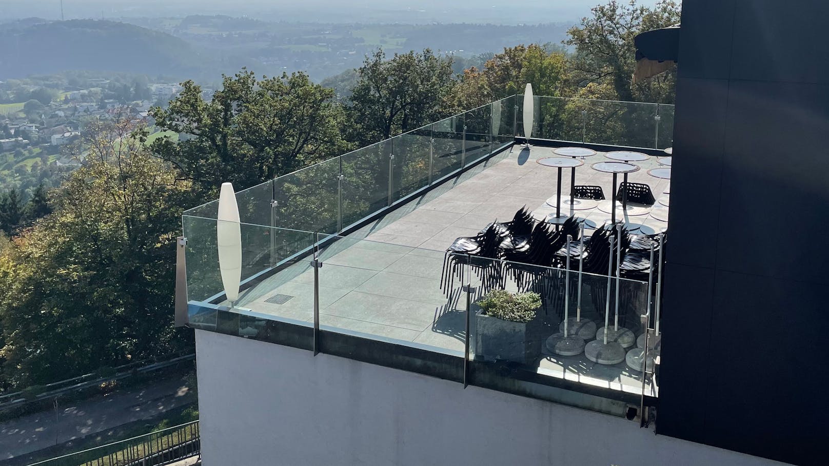 Von der Terrasse der Filiale am Pöstlingberg hat man einen wunderbaren Blick über Linz.