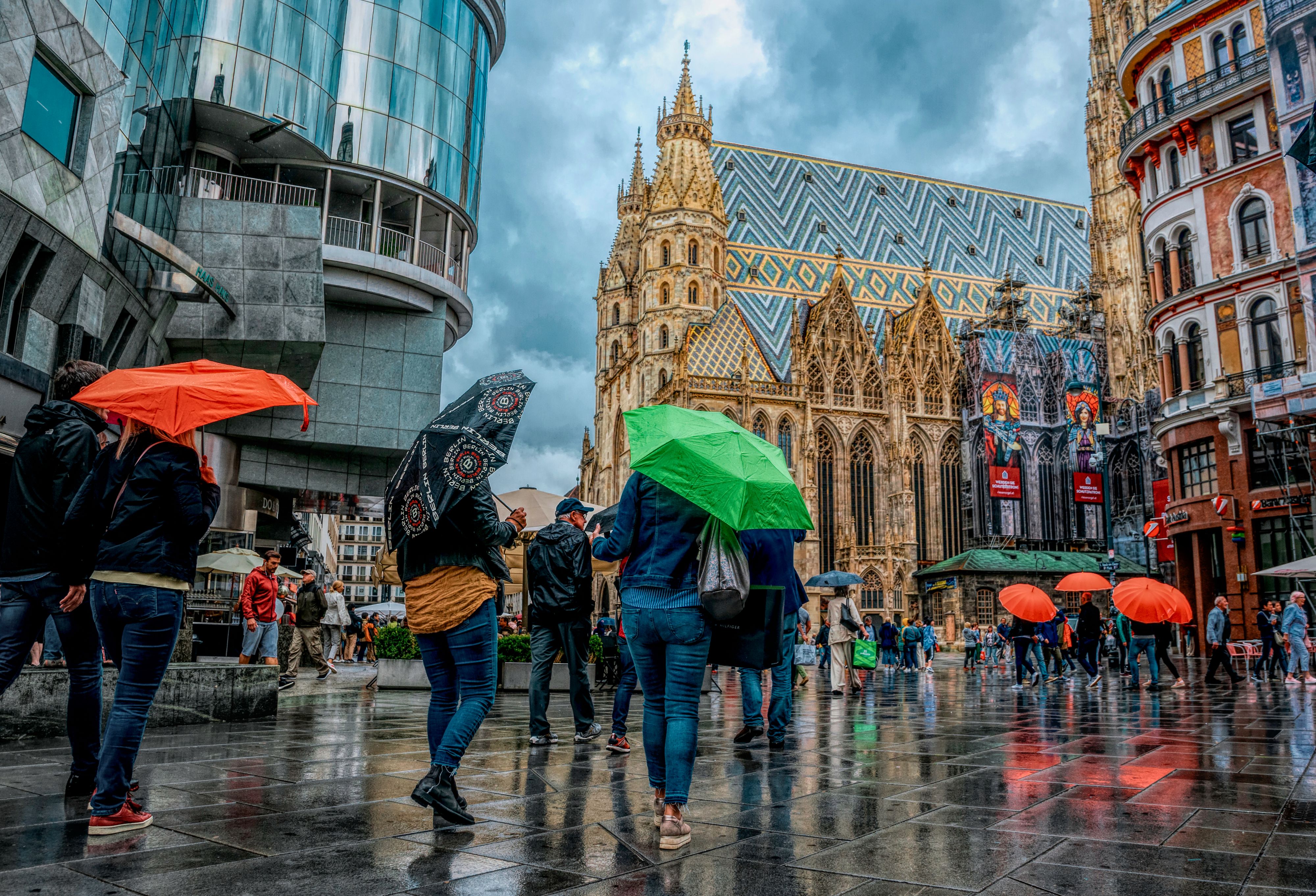 Passanten am Stephansplatz. Symbolbild