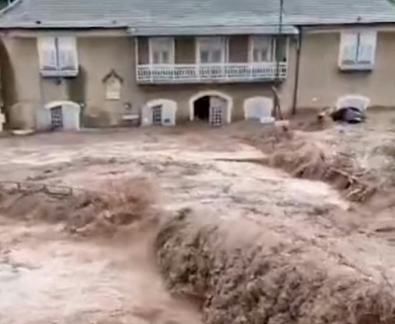 In der Gemeinde Santuario di Savona ist die Hochwassersituation dramatisch.