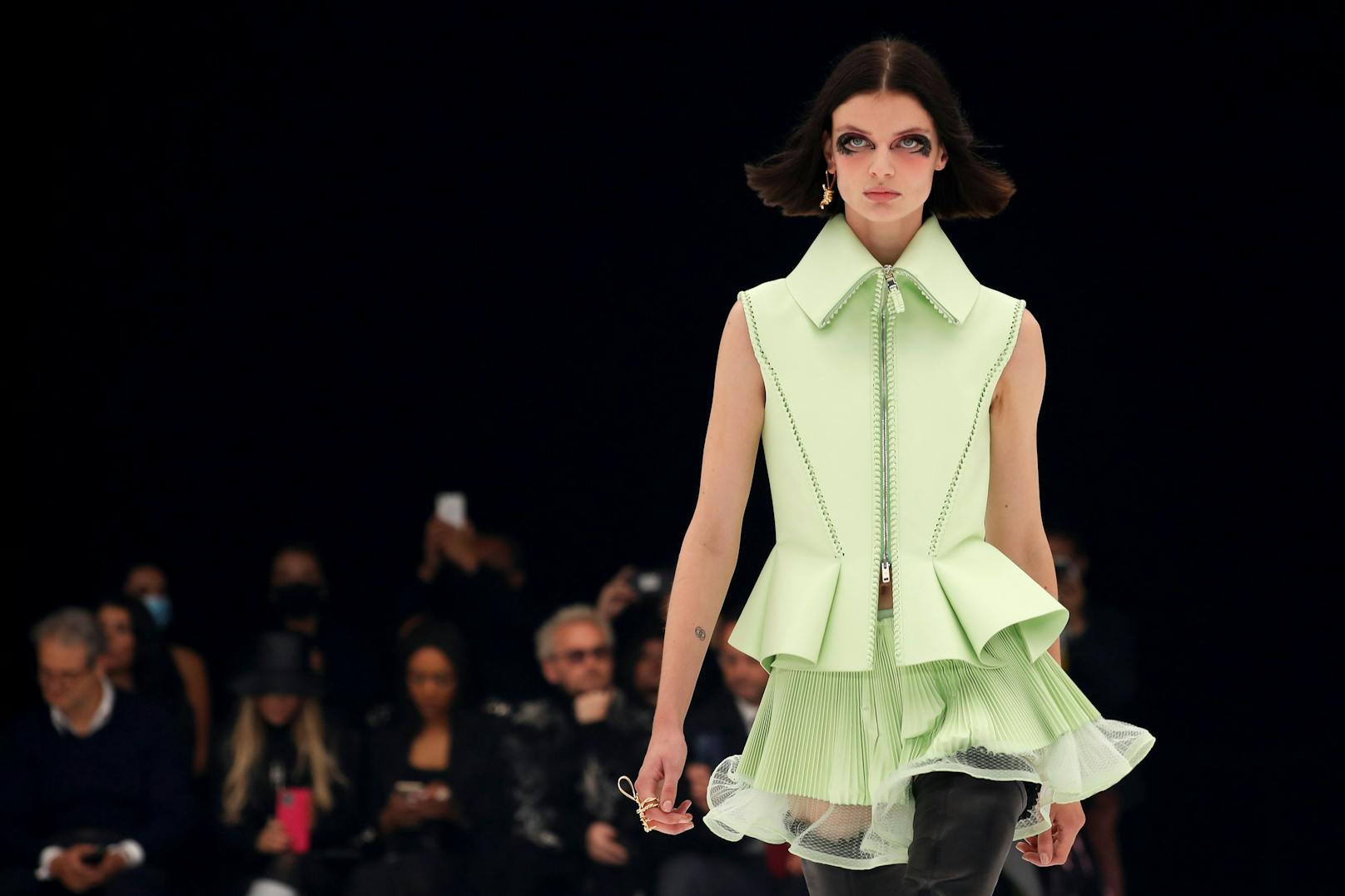 Givenchy-Designer Matthew M. Williams ließ sich für seine Sommer-2022-Kollektion von den aktuellen Umständen inspirieren.