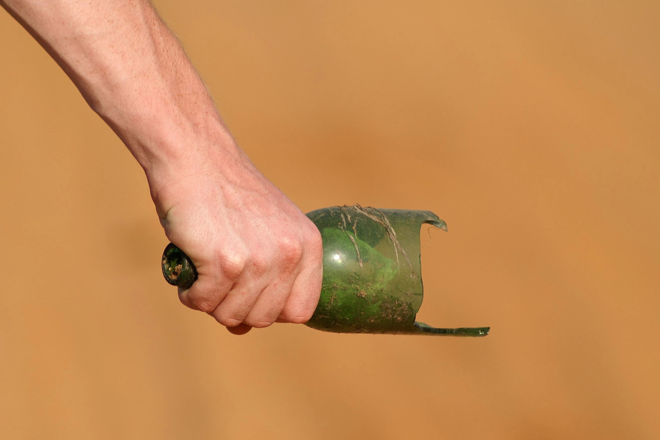 Eine abgebrochene Flasche wurde zur Waffe.