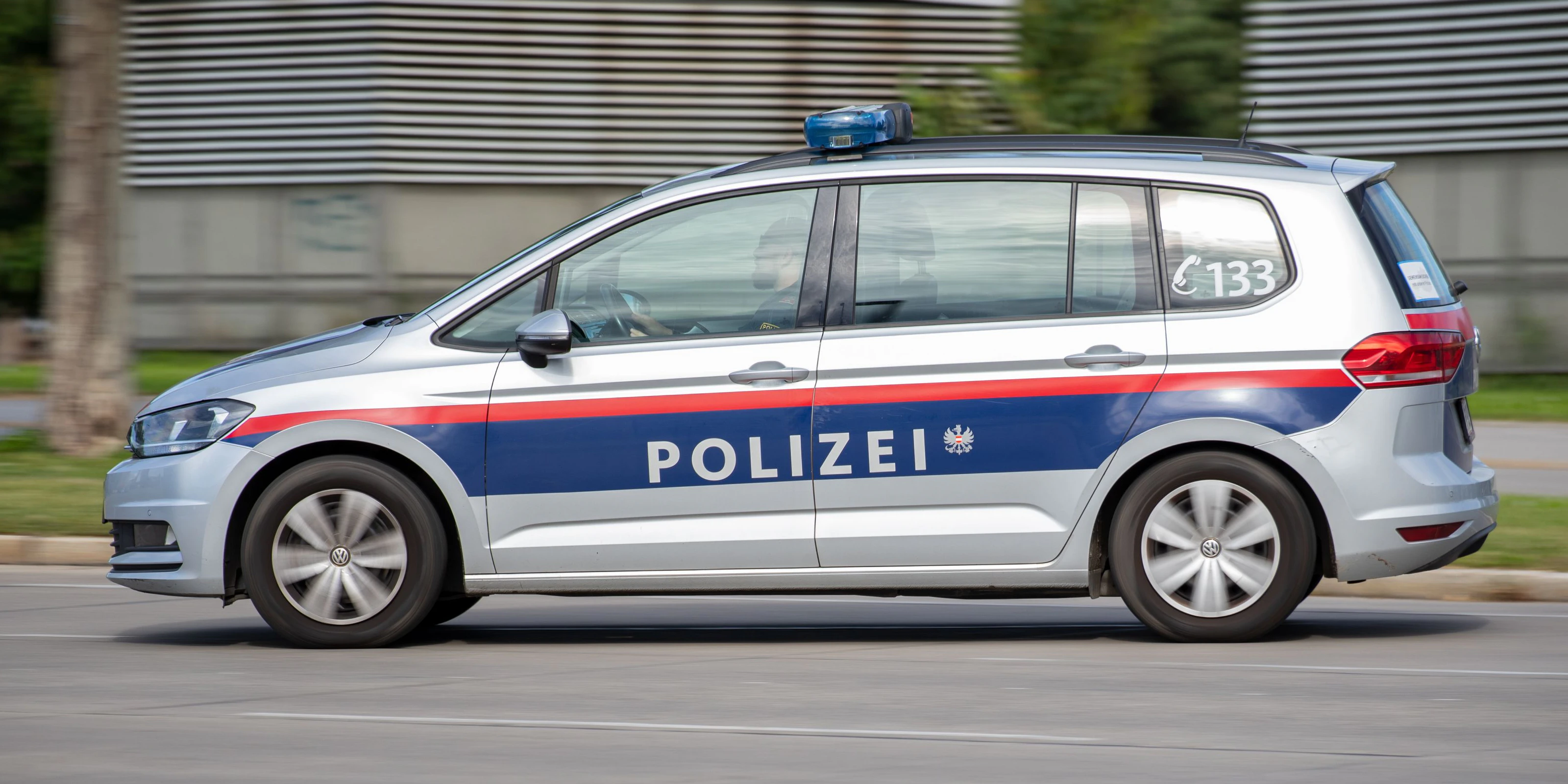 Die Polizei konnte den mutmaßlichen Täter festnehmen, er wurde in eine Justizanstalt gebracht.