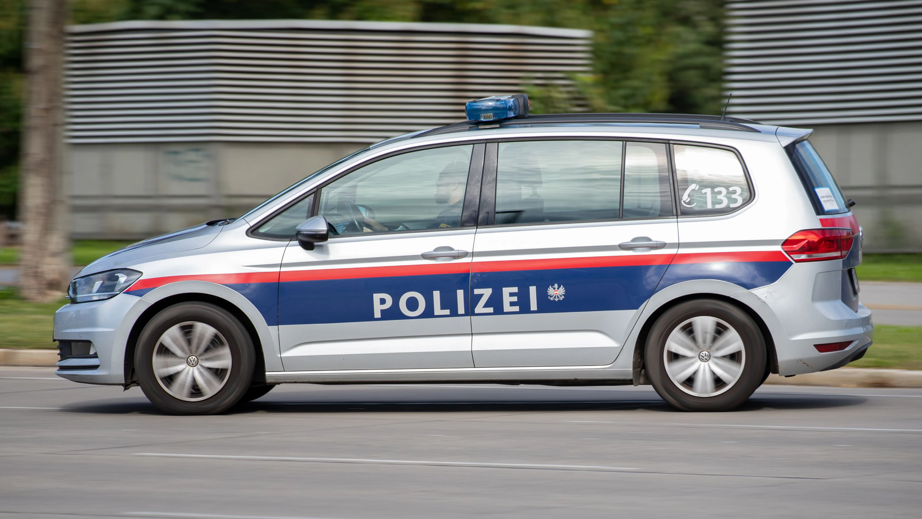 Die Polizei konnte den mutmaßlichen Täter festnehmen, er wurde in eine Justizanstalt gebracht.