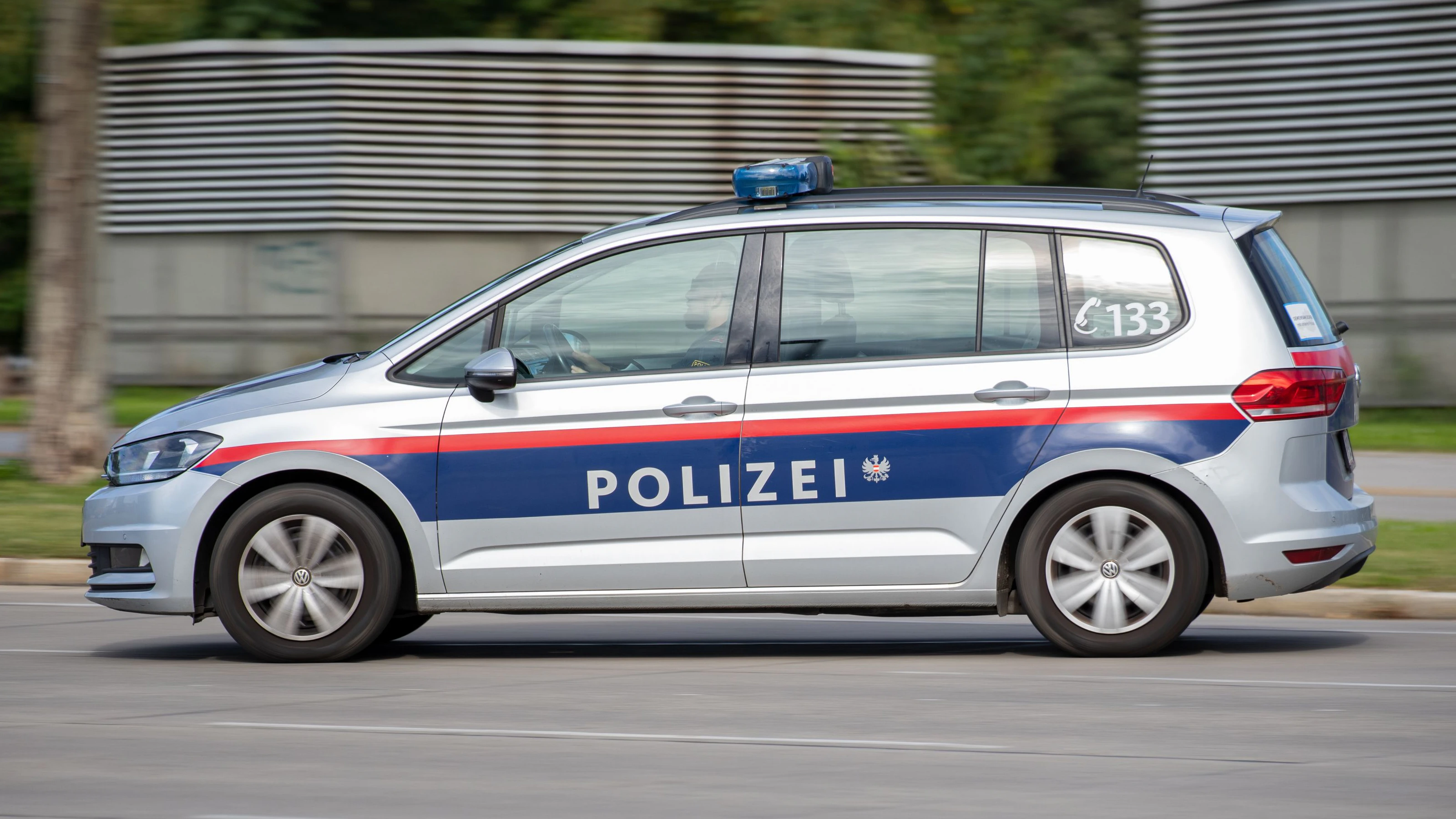 Die Polizei konnte den mutmaßlichen Täter festnehmen, er wurde in eine Justizanstalt gebracht.