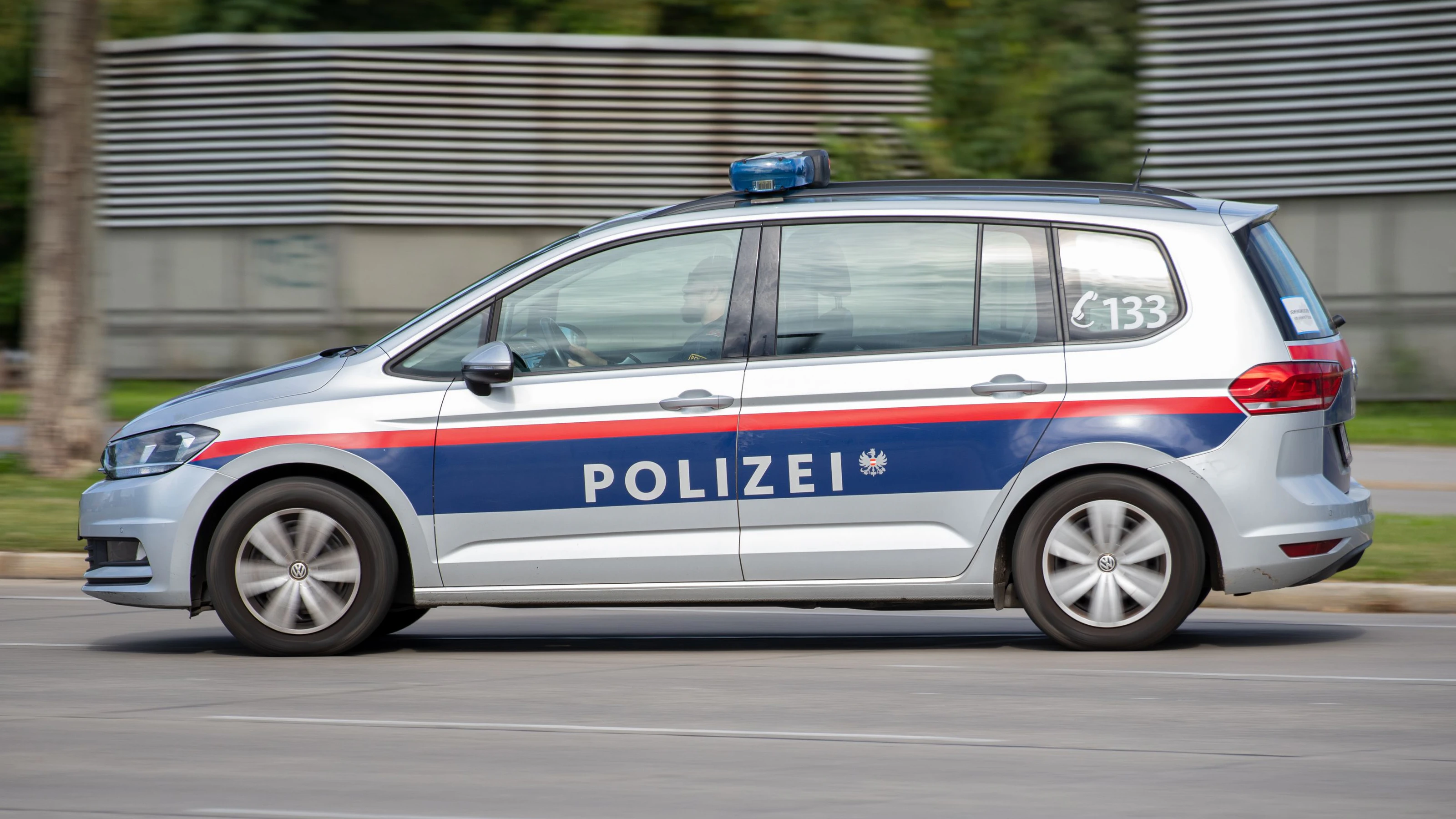 Die Polizei konnte den mutmaßlichen Täter festnehmen, er wurde in eine Justizanstalt gebracht.