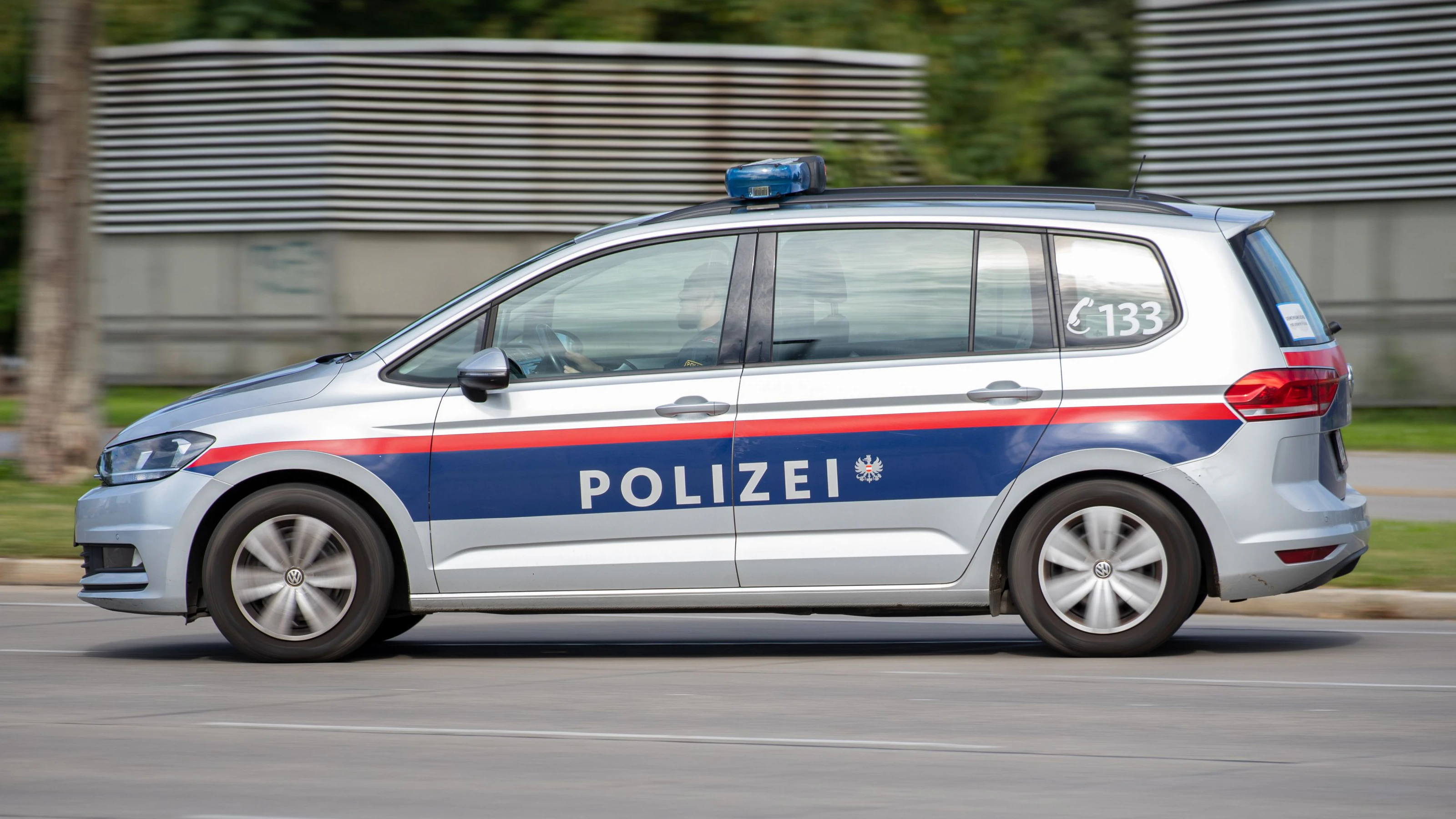 Die Polizei konnte den mutmaßlichen Täter festnehmen, er wurde in eine Justizanstalt gebracht.