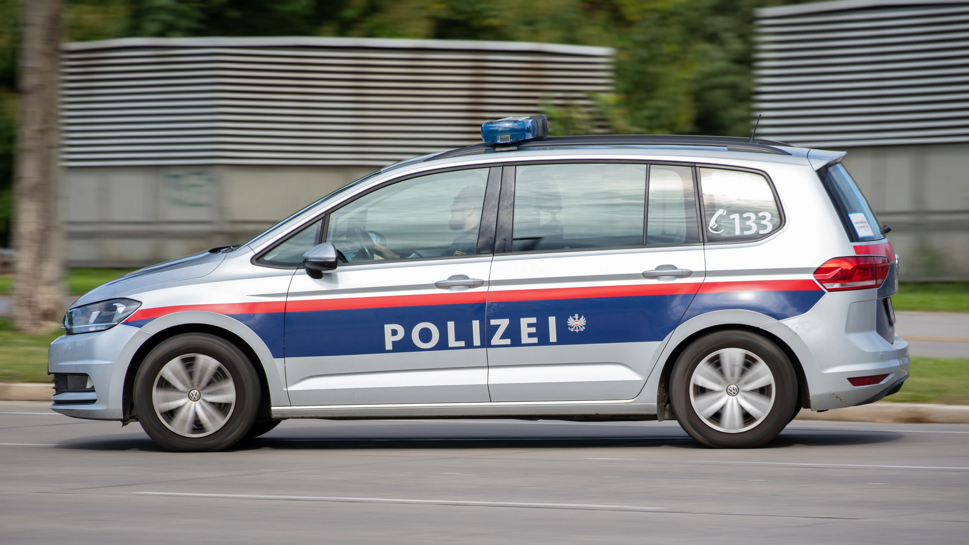 Die Polizei konnte den mutmaßlichen Täter festnehmen, er wurde in eine Justizanstalt gebracht.