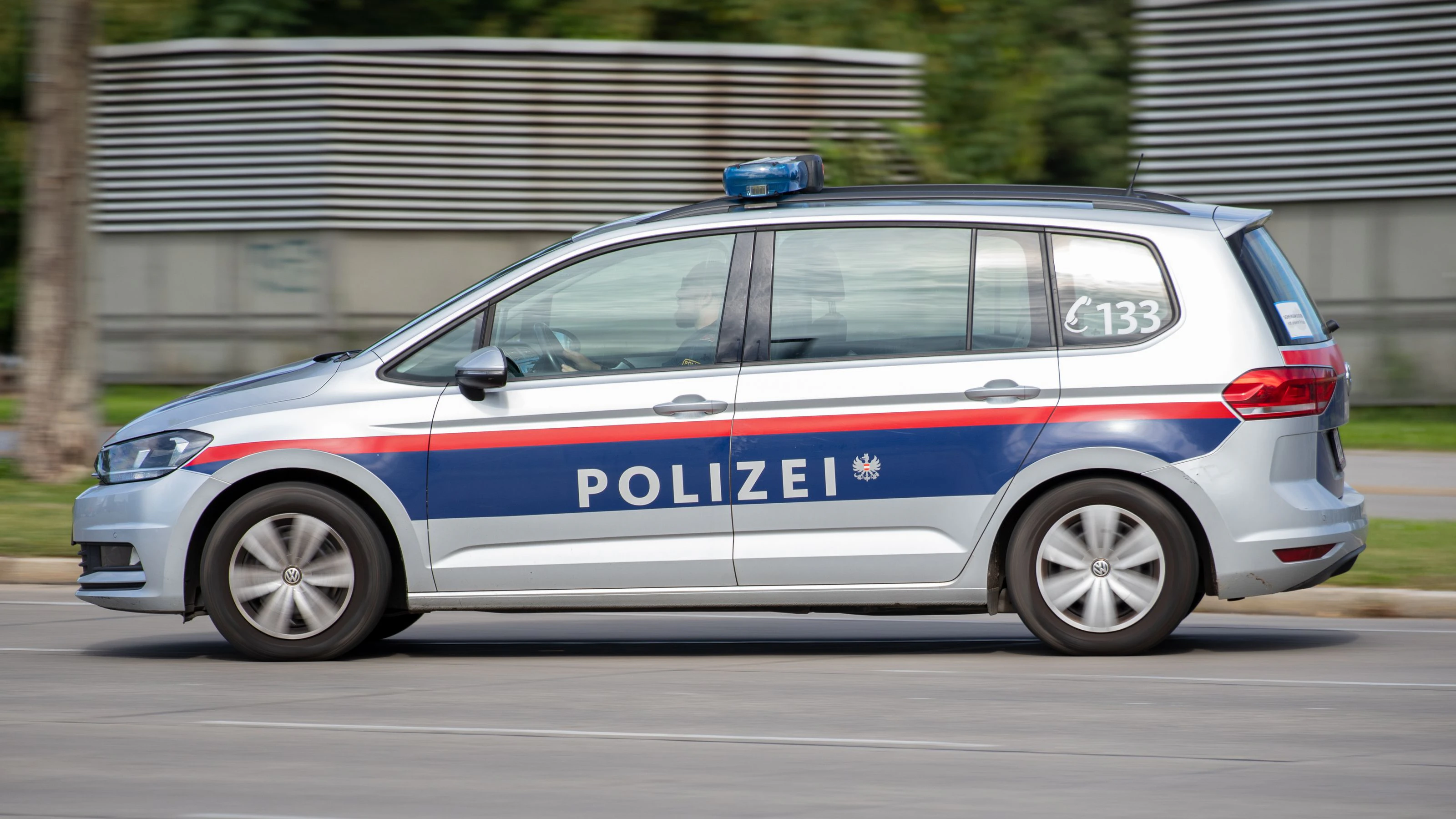 Die Polizei konnte den mutmaßlichen Täter festnehmen, er wurde in eine Justizanstalt gebracht.
