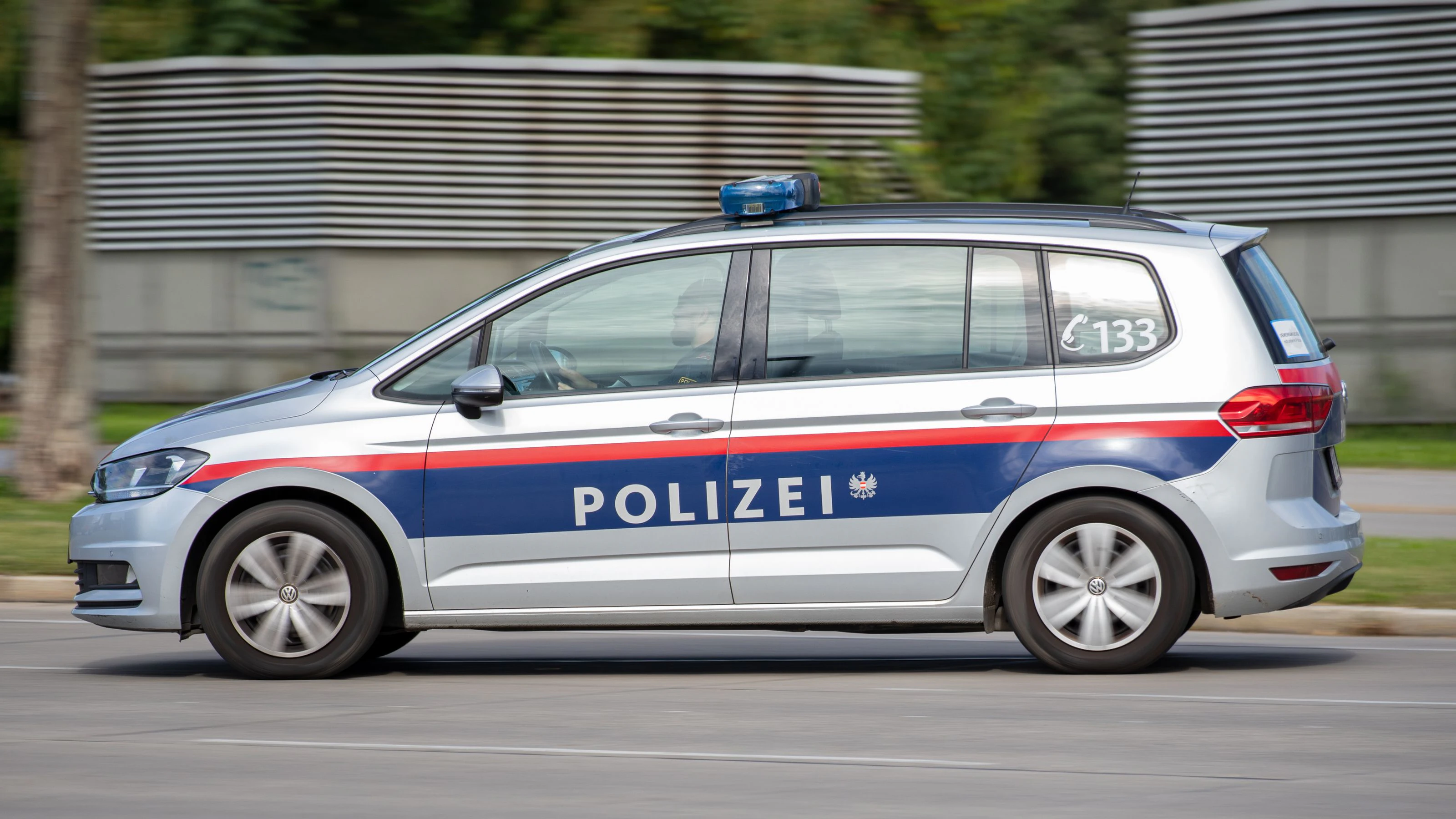 Die Polizei konnte den mutmaßlichen Täter festnehmen, er wurde in eine Justizanstalt gebracht.