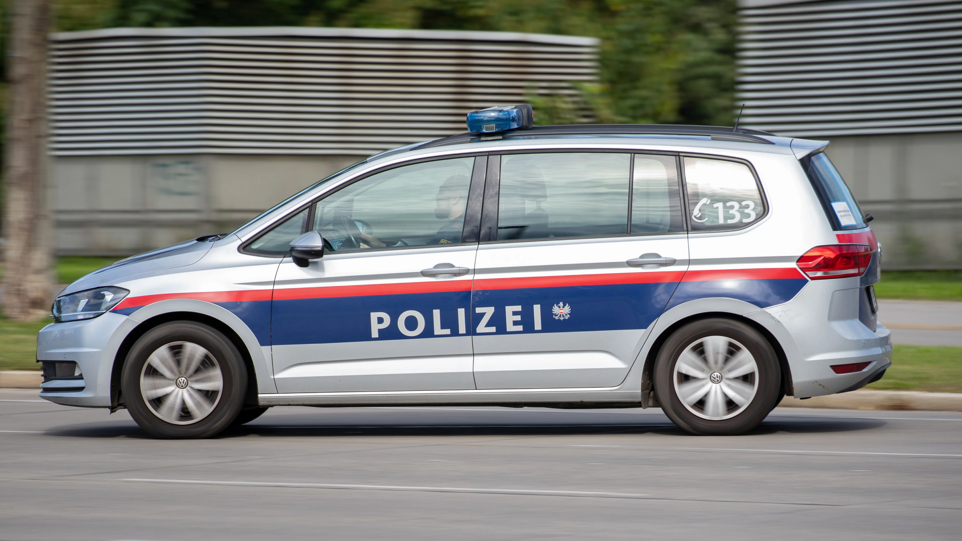 Die Polizei konnte den mutmaßlichen Täter festnehmen, er wurde in eine Justizanstalt gebracht.