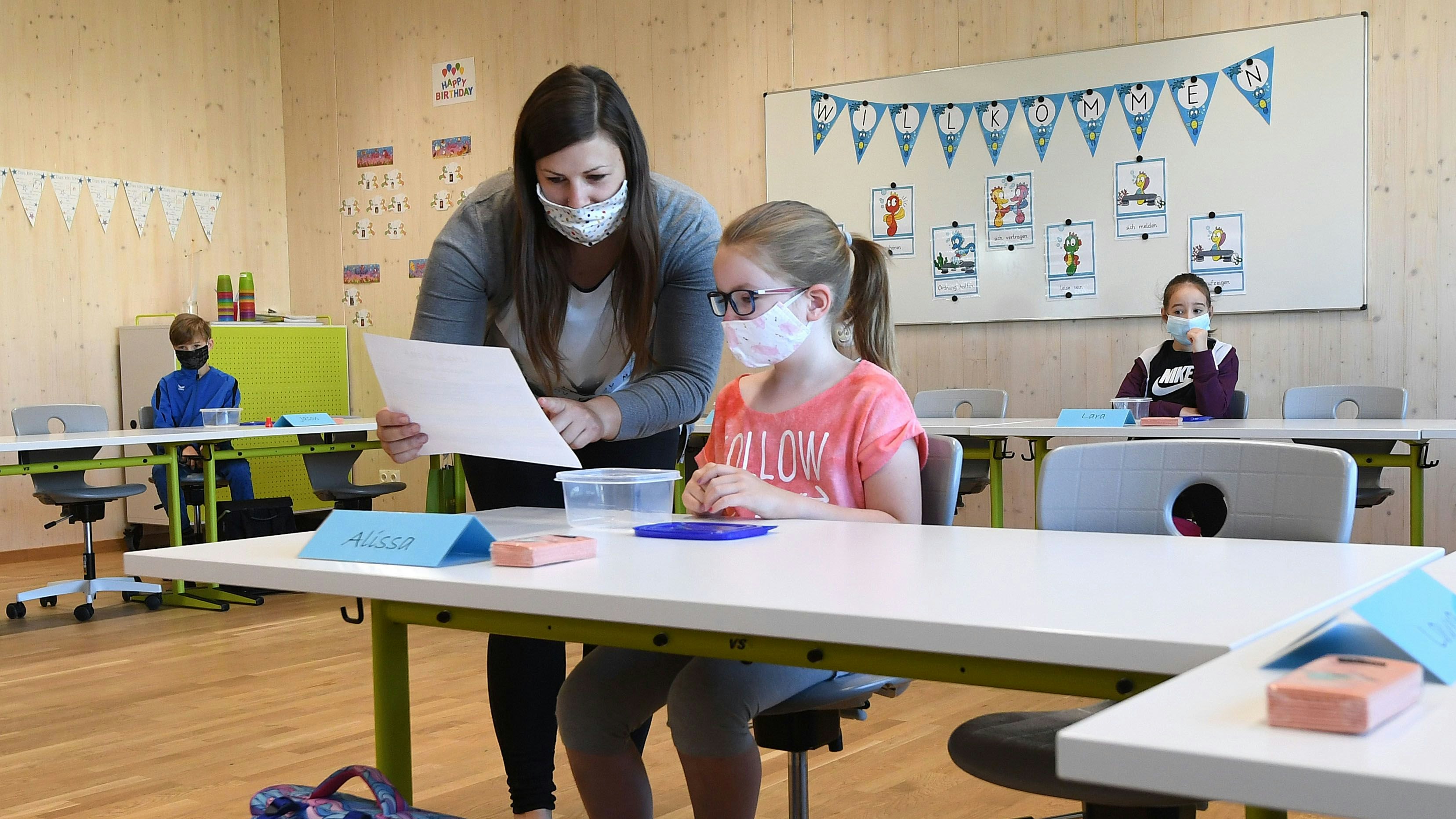 Nach mehreren Corona-Fällen musste eine Volksschule in Salzburg schließen (Symbolbild).