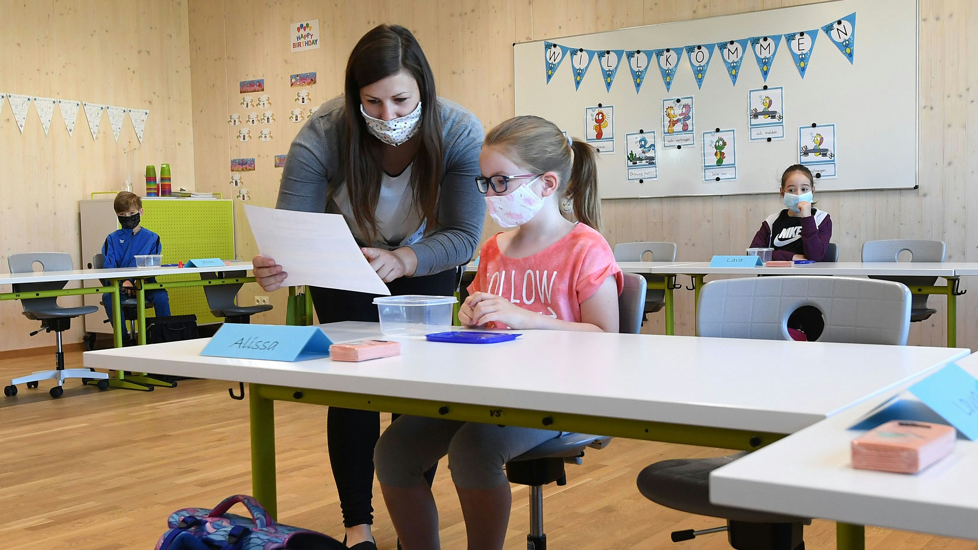 Nach mehreren Corona-Fällen musste eine Volksschule in Salzburg schließen (Symbolbild).