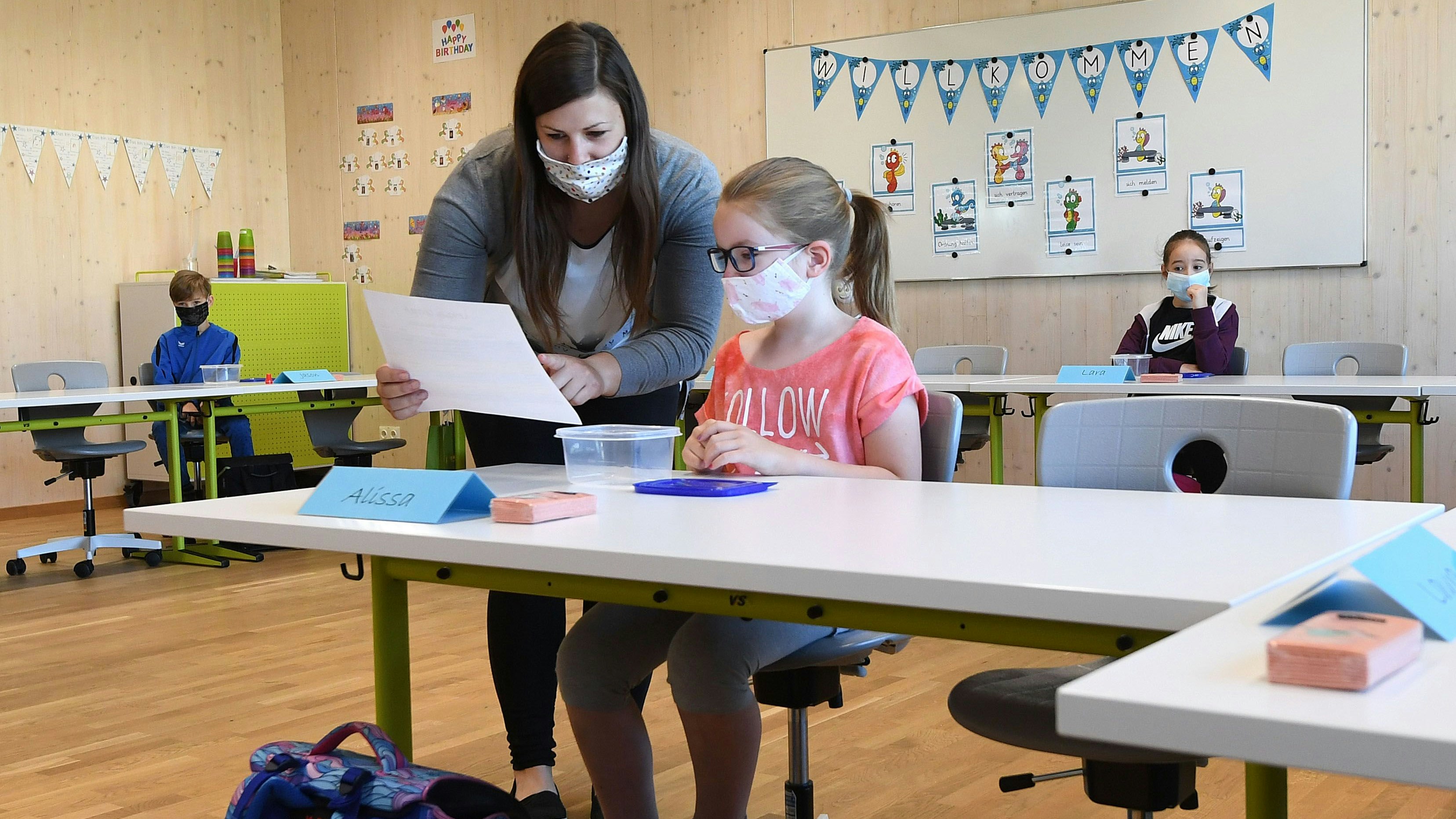 Nach mehreren Corona-Fällen musste eine Volksschule in Salzburg schließen (Symbolbild).