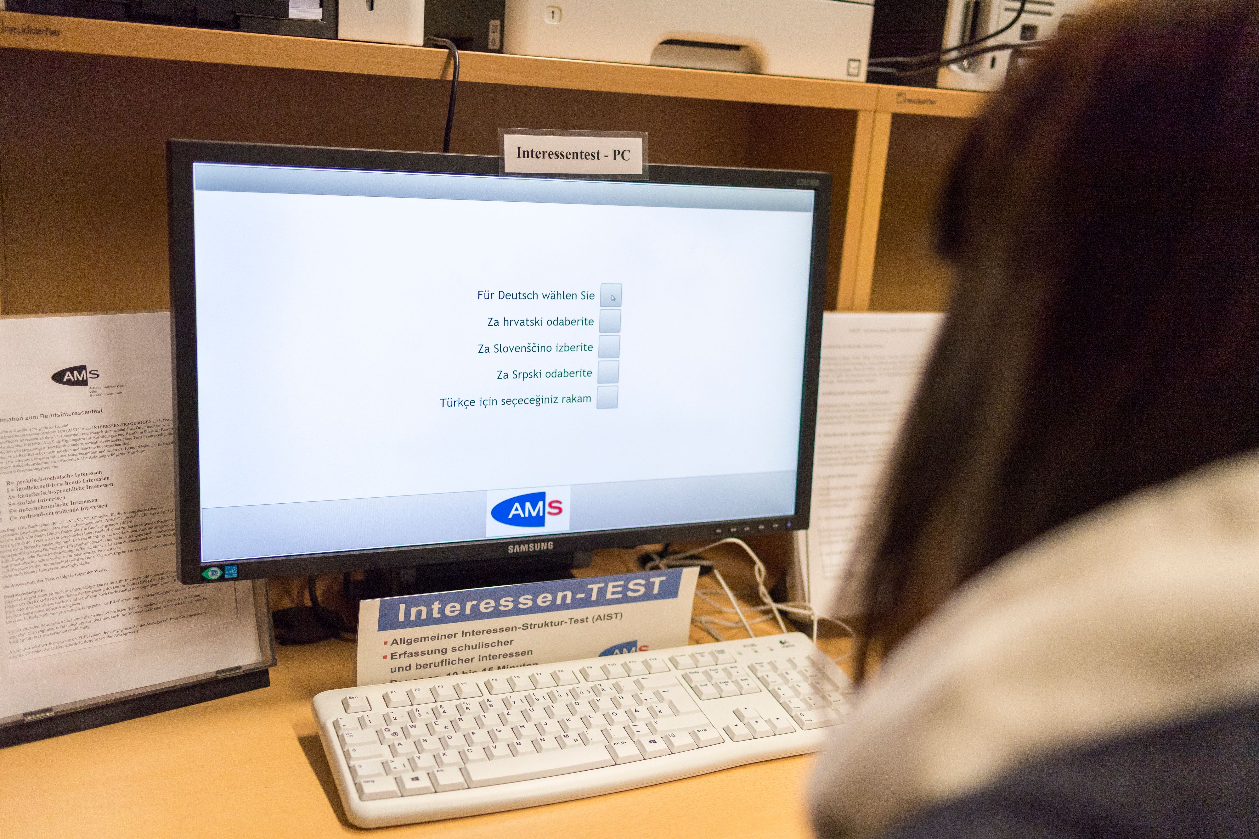 Download von www.picturedesk.com am 04.10.2021 (15:14).  Das Arbeitsmarktservice für Jugendliche am Gumpendorfer Gürtel 2b in Wien-Mariahilf am 12.02.2018. - 20180212_PD14549 - Rechteinfo: Rights Managed (RM) Nur fÃ¼r redaktionelle Nutzung!