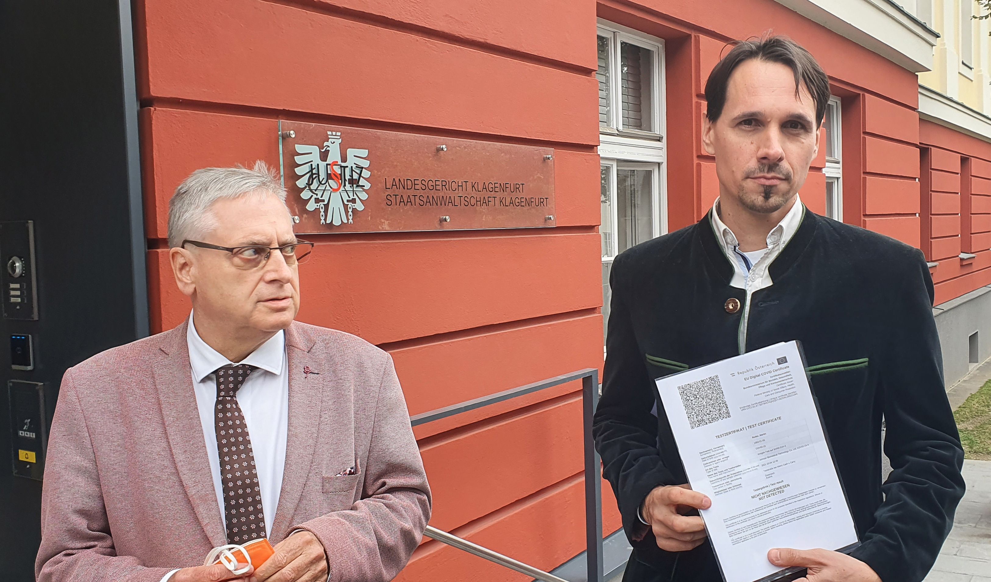 Martin Rutter erschien vor Gericht getestet und mit FFP2-Maske ausgestattet.