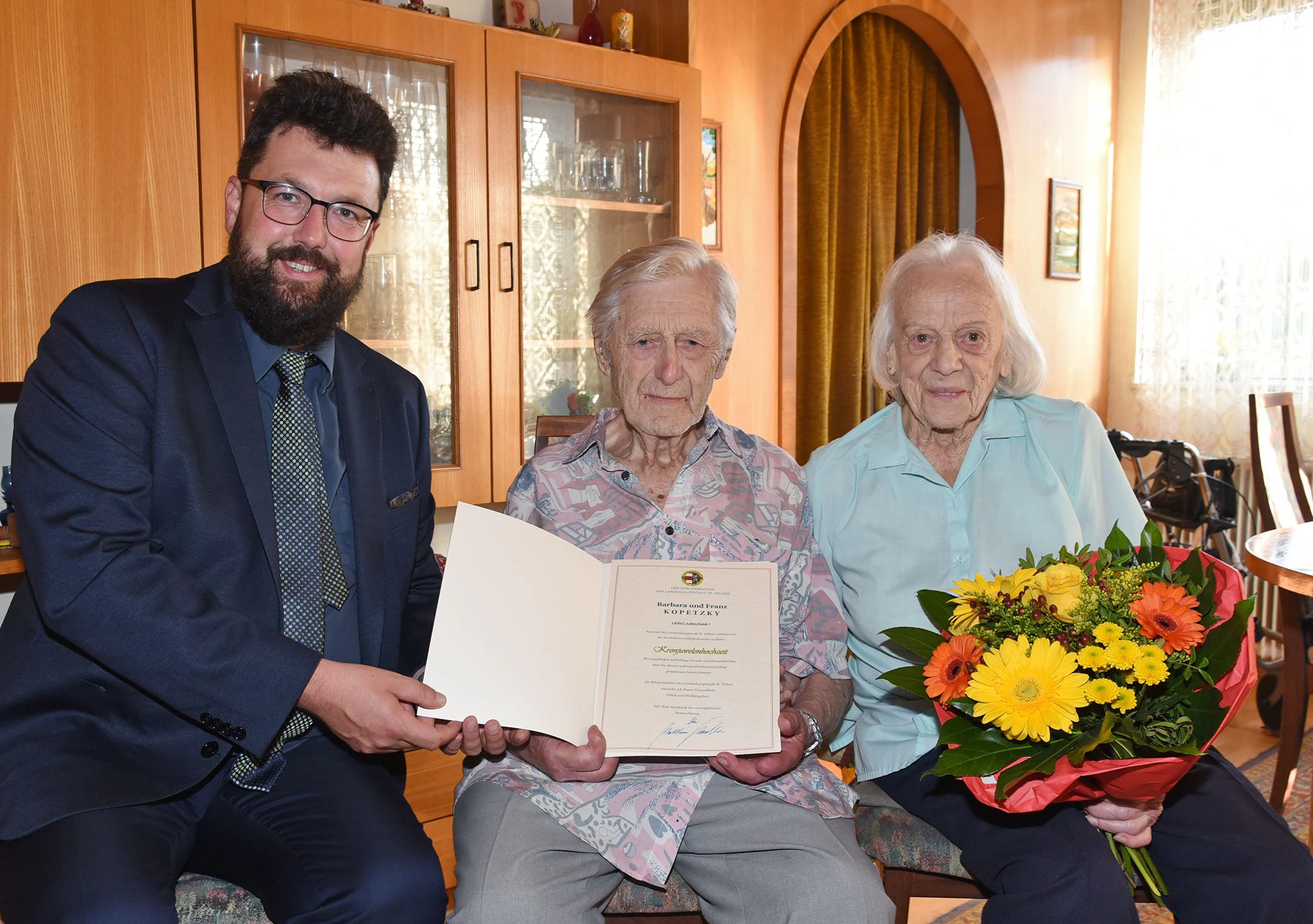 Vizebürgermeister Harald Ludwig besuchte das langjährige Ehepaar an ihrem Wohnsitz, um den Jubilaren seine herzlichste Gratulation auszusprechen.