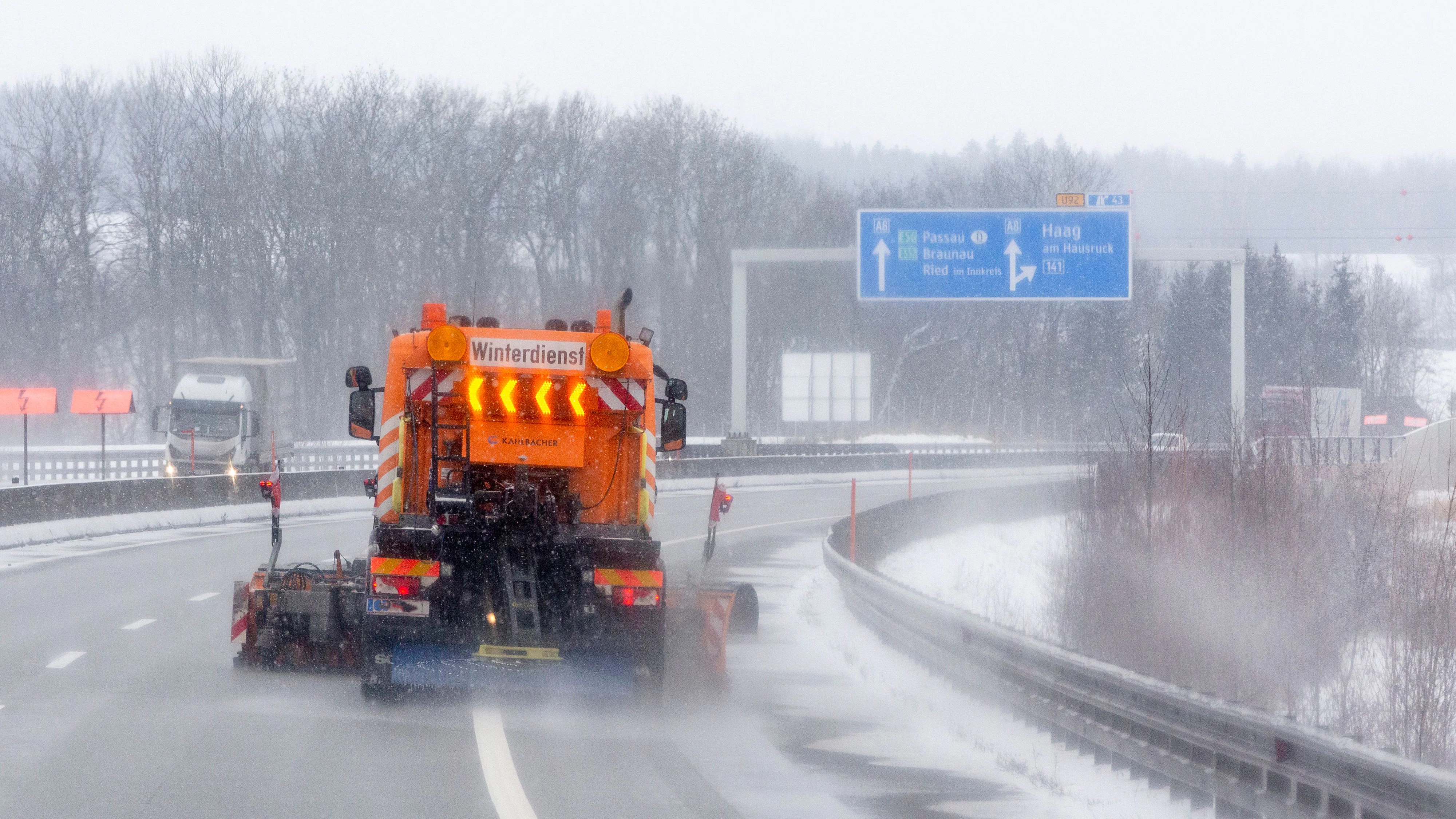 Bis in Mittelgebirgslagen werden diese Woche noch Schneefälle erwartet.