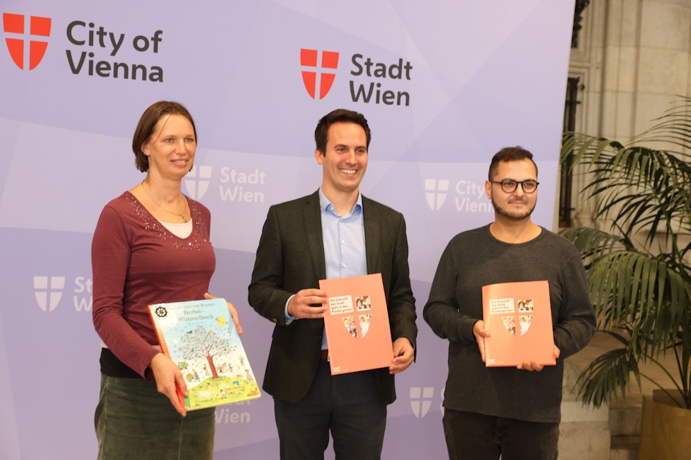 Bis 2025 sollen 500 Sprachförderkräfte in den Wiener Kindergärten beim Erlernen der deutschen Sprache helfen. Heute, Montag, wurden 50 neue Mitarbeiter durch Vizebürgermeister und Bildungsstadtrat Christoph Wiederkehr (Neos) begrüßt.