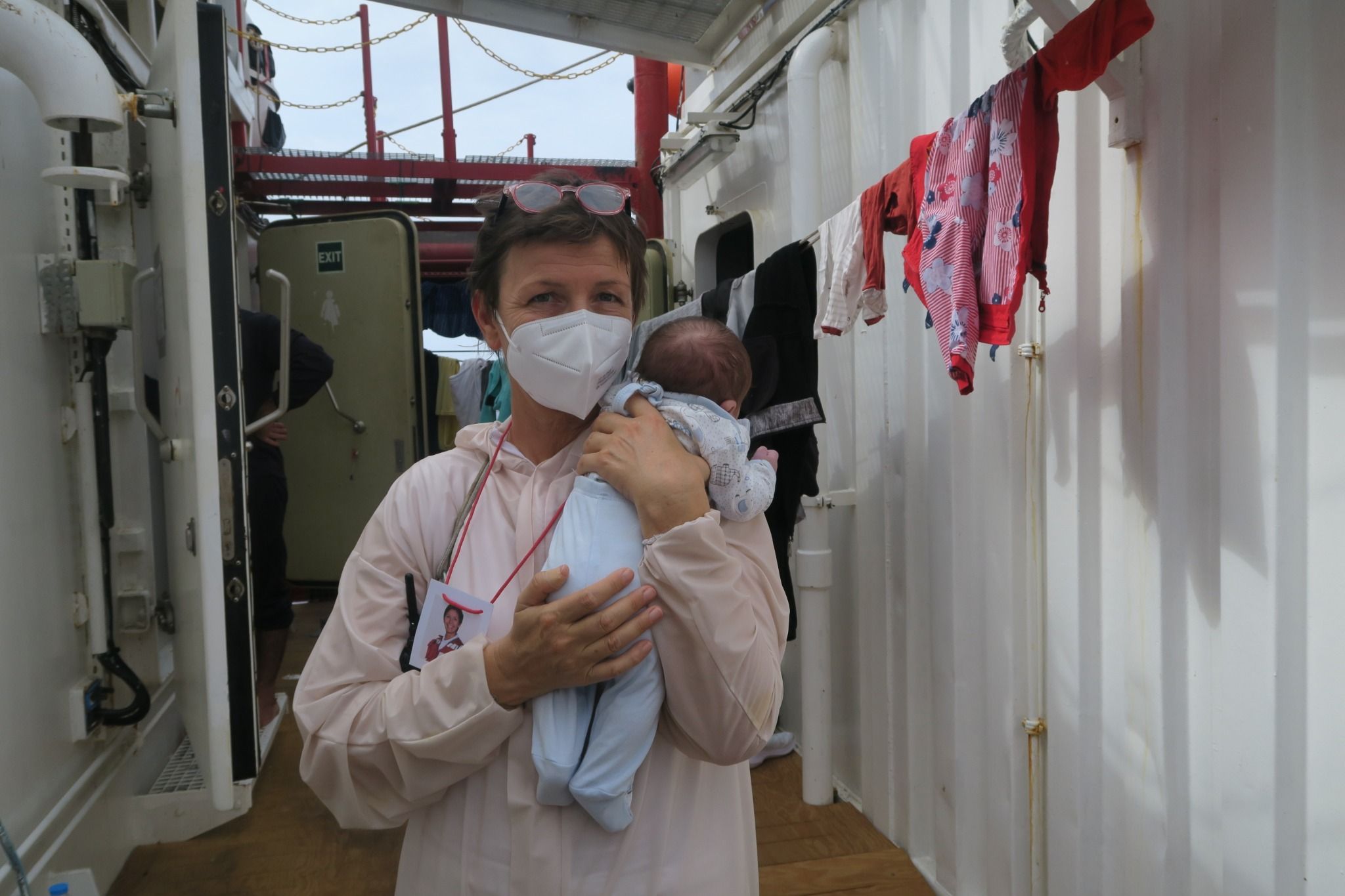 Josefa Fasching mit ihrem jüngsten Patienten. Der Säugling ist erst 25 Tage alt.