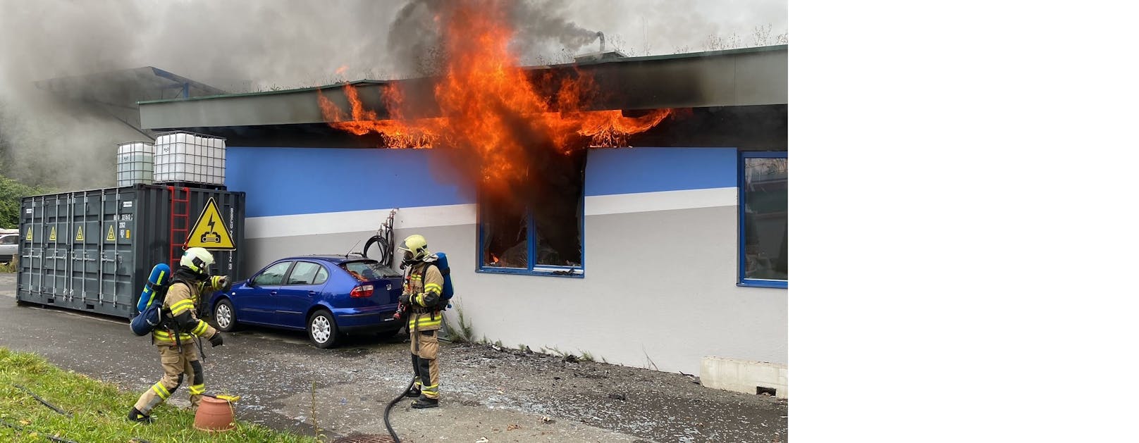 Großbrand in KFZ-Werkstatt – 7 Feuerwehren im Einsatz
