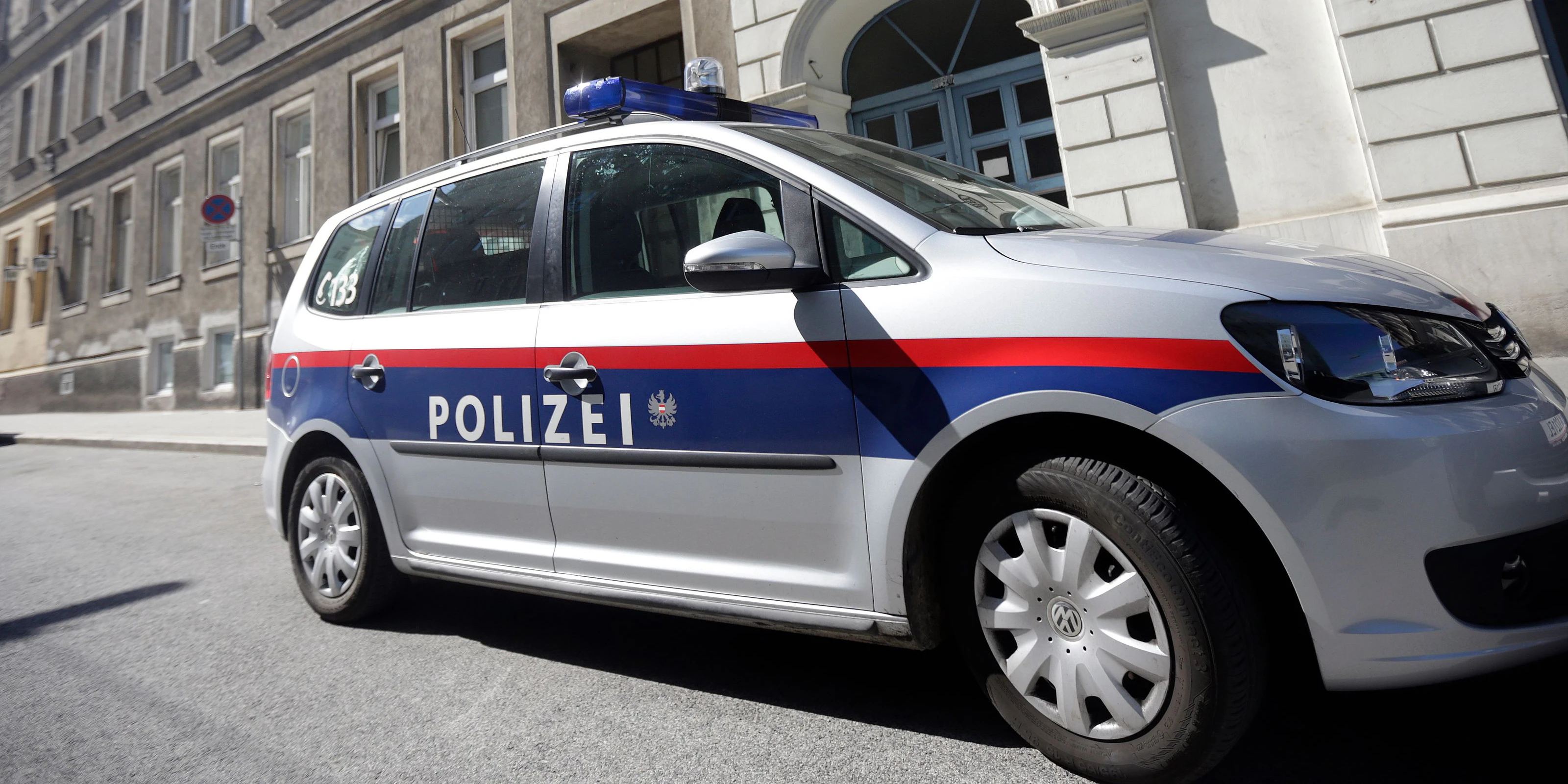 Die Polizei nahm den 18-Jährigen vorläufig fest (Symbolbild).