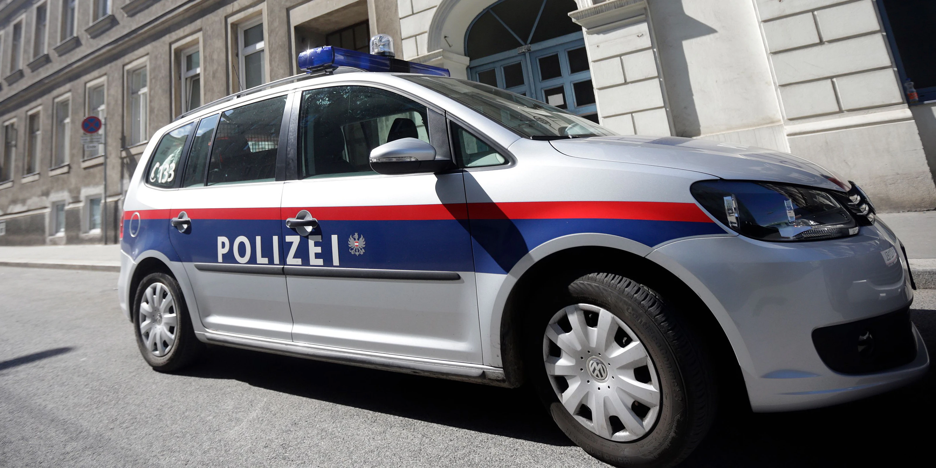 Die Polizei nahm den 18-Jährigen vorläufig fest (Symbolbild).