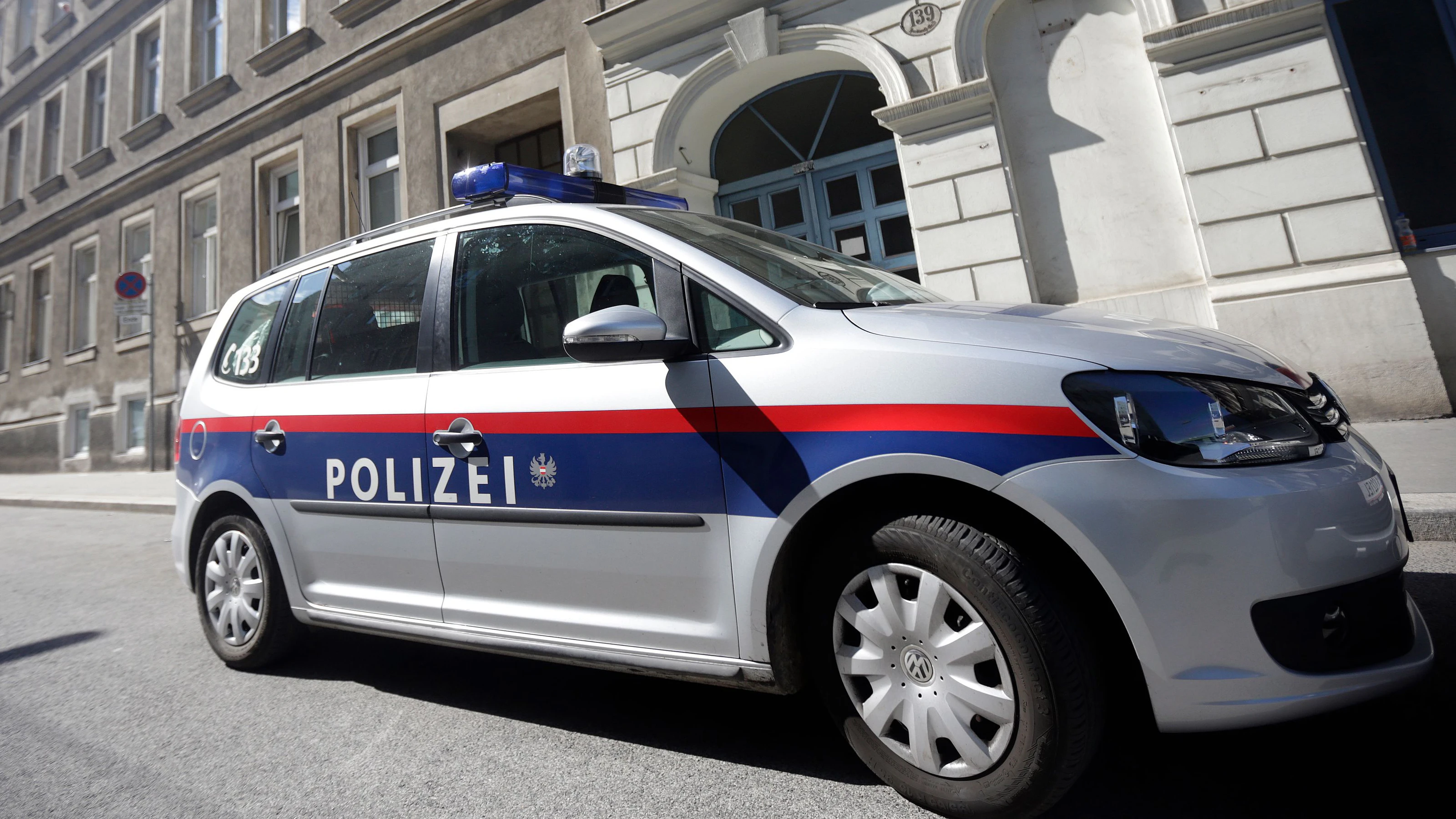 Die Polizei nahm den 18-Jährigen vorläufig fest (Symbolbild).