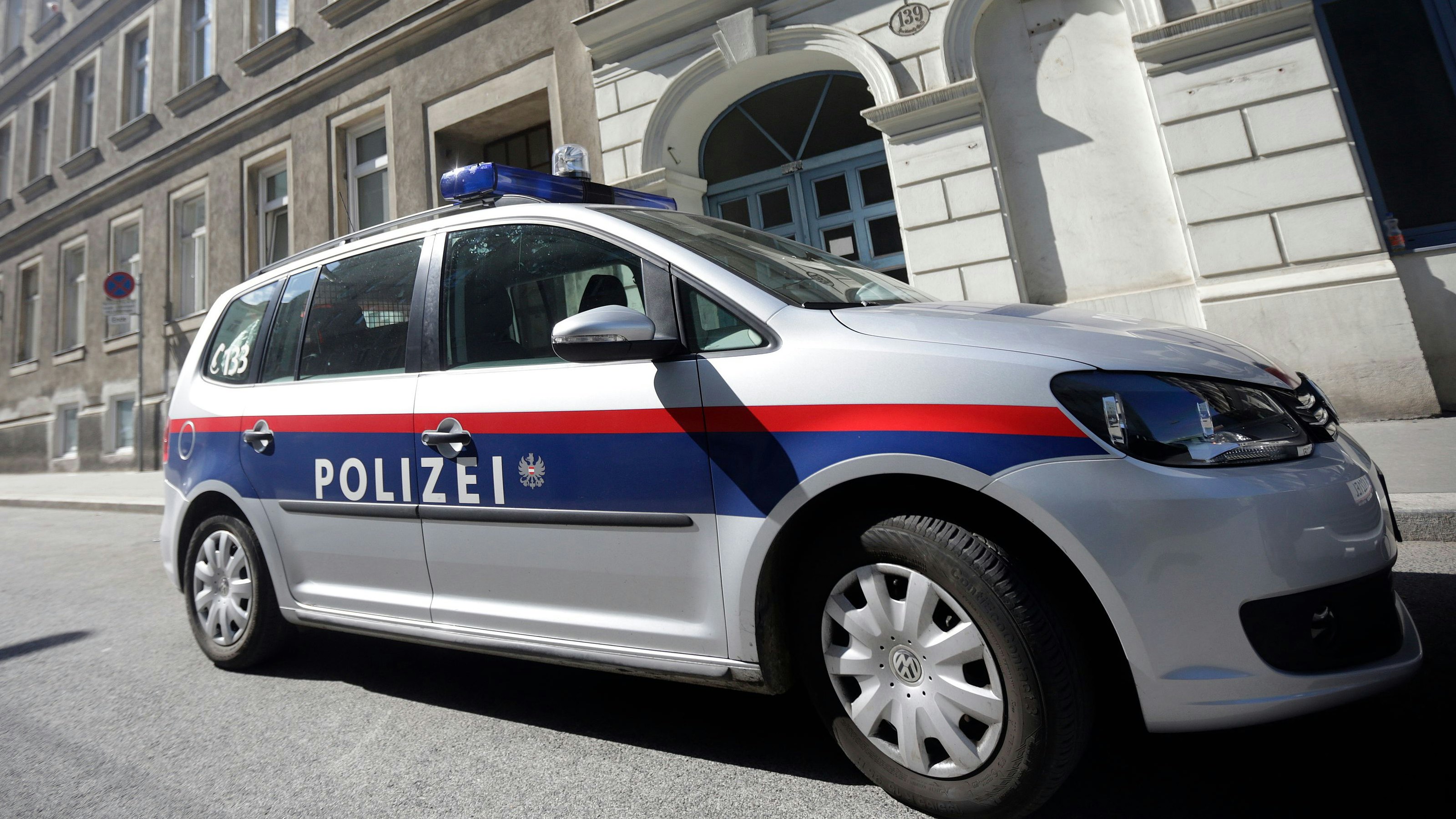 Die Polizei nahm den 18-Jährigen vorläufig fest (Symbolbild).