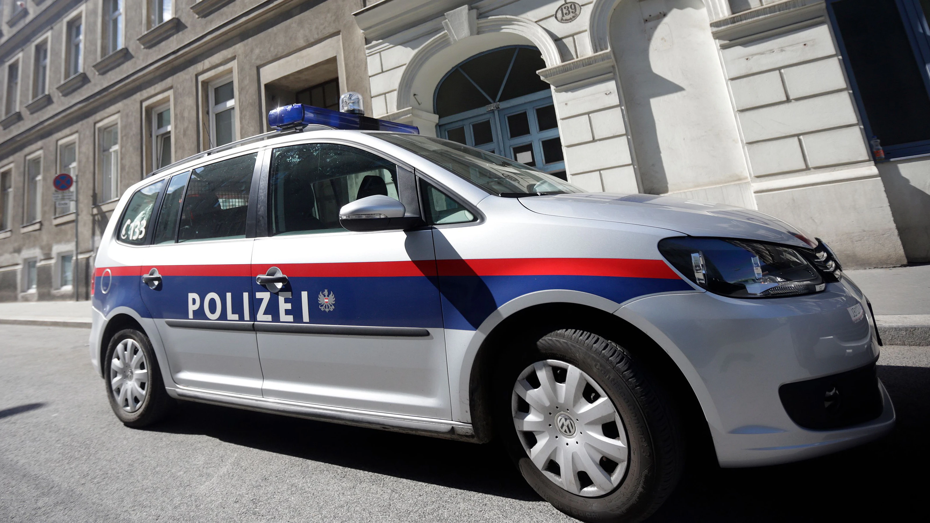 Die Polizei nahm den 18-Jährigen vorläufig fest (Symbolbild).