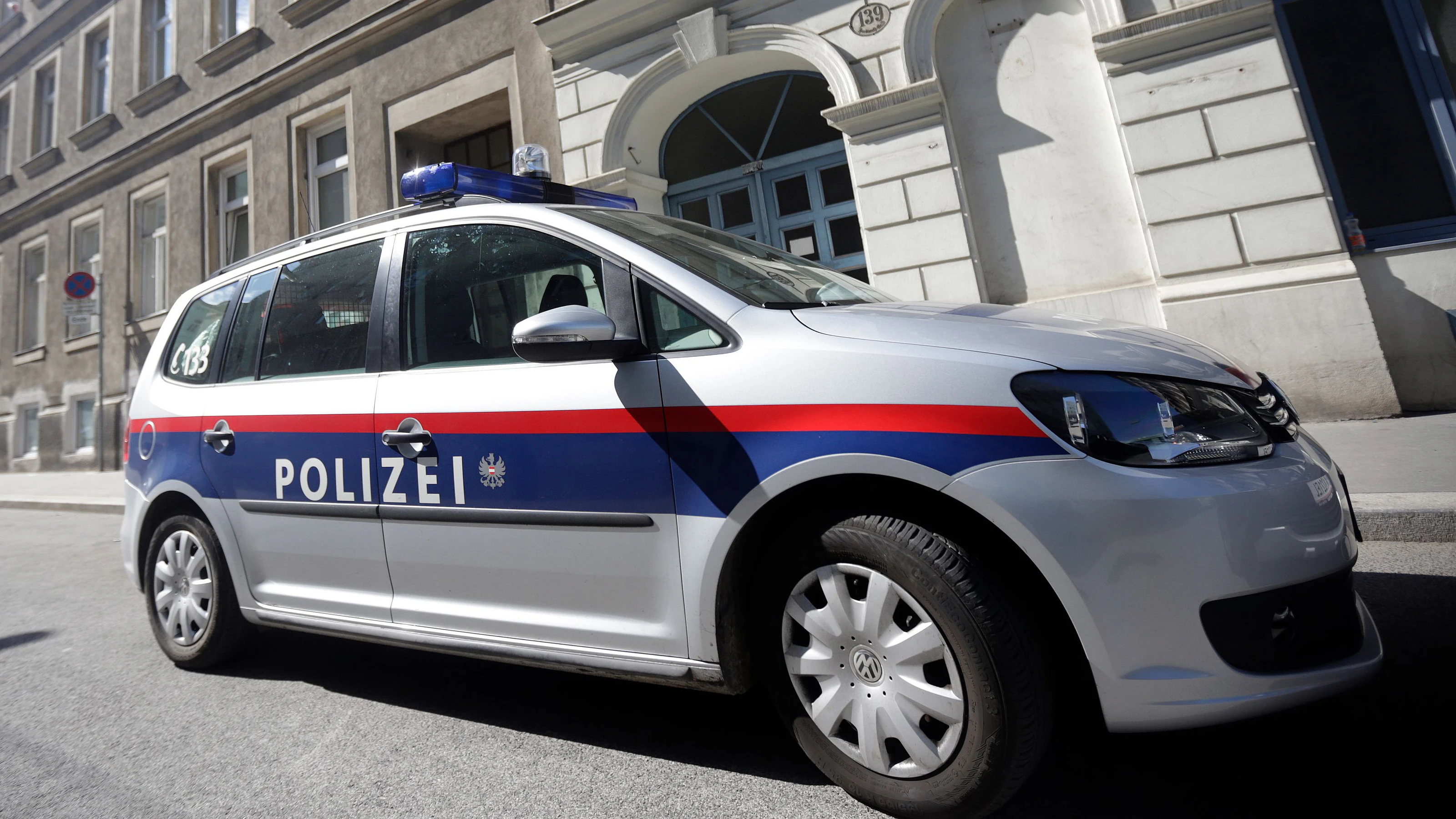 Die Polizei nahm den 18-Jährigen vorläufig fest (Symbolbild).