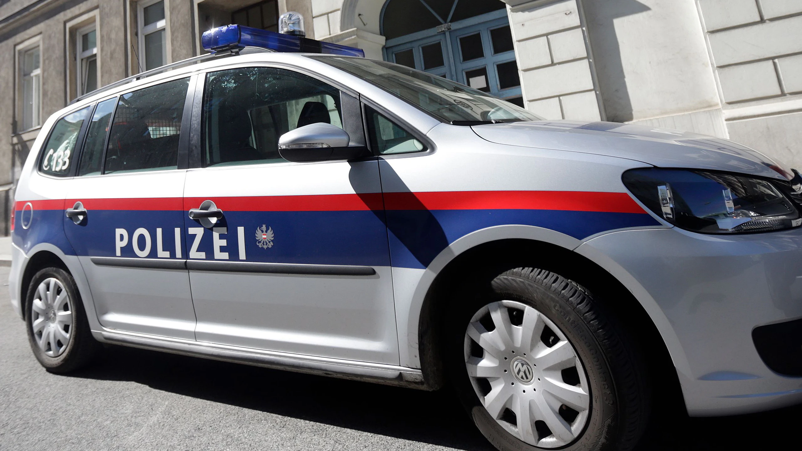 Die Polizei nahm den 18-Jährigen vorläufig fest (Symbolbild).