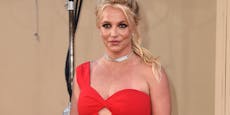 Britney Spears (39) oben ohne, nur im Bikini-Höschen