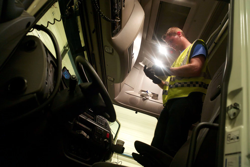 Bei der Kontrolle des Lkw konnten insgesamt 45 Übertretungen festgestellt werden. Symbolbild. 