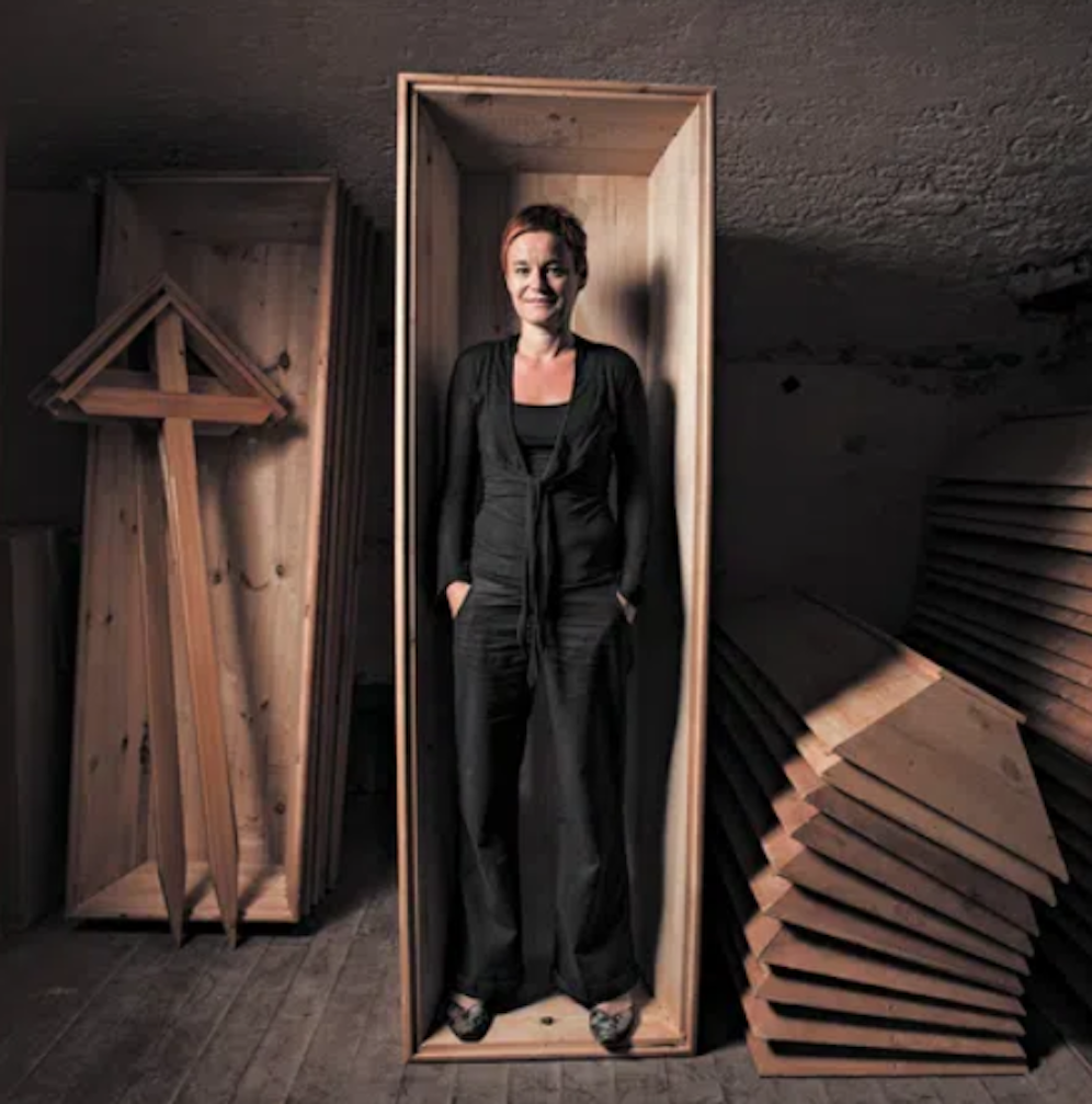 Sa(r)g leise Servus: Christine Pernlochner-Kügler erzählt aus ihrem Leben als Bestatterin.