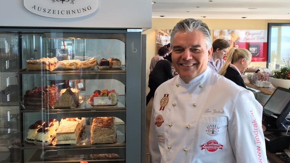 Konditor Leo Jindrak findet kein Personal.