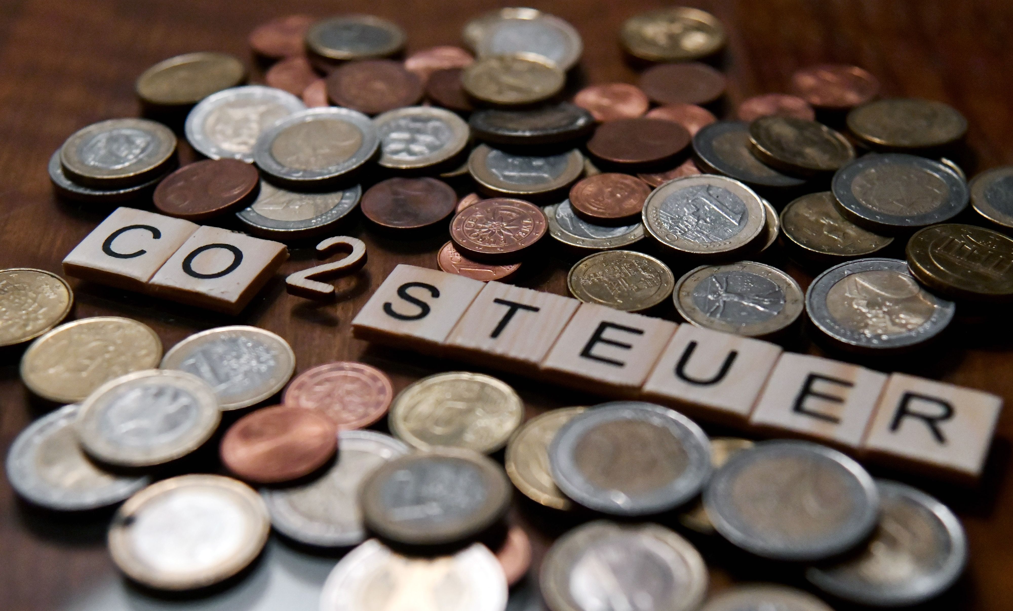 Download von www.picturedesk.com am 05.10.2021 (07:55).  ABD0095_20211002 - SALZBURG - ÖSTERREICH: ++ THEMENBILD ++ ZU APA0096 VOM 02.Okt.2021 - Illustration zum Thema "Steuerreform / Steuern / CO2-Bepreisung" am Samstag, 2. Oktober 2021. - FOTO: APA/BARBARA GINDL - 20211002_PD8467 - Rechteinfo: Rights Managed (RM)