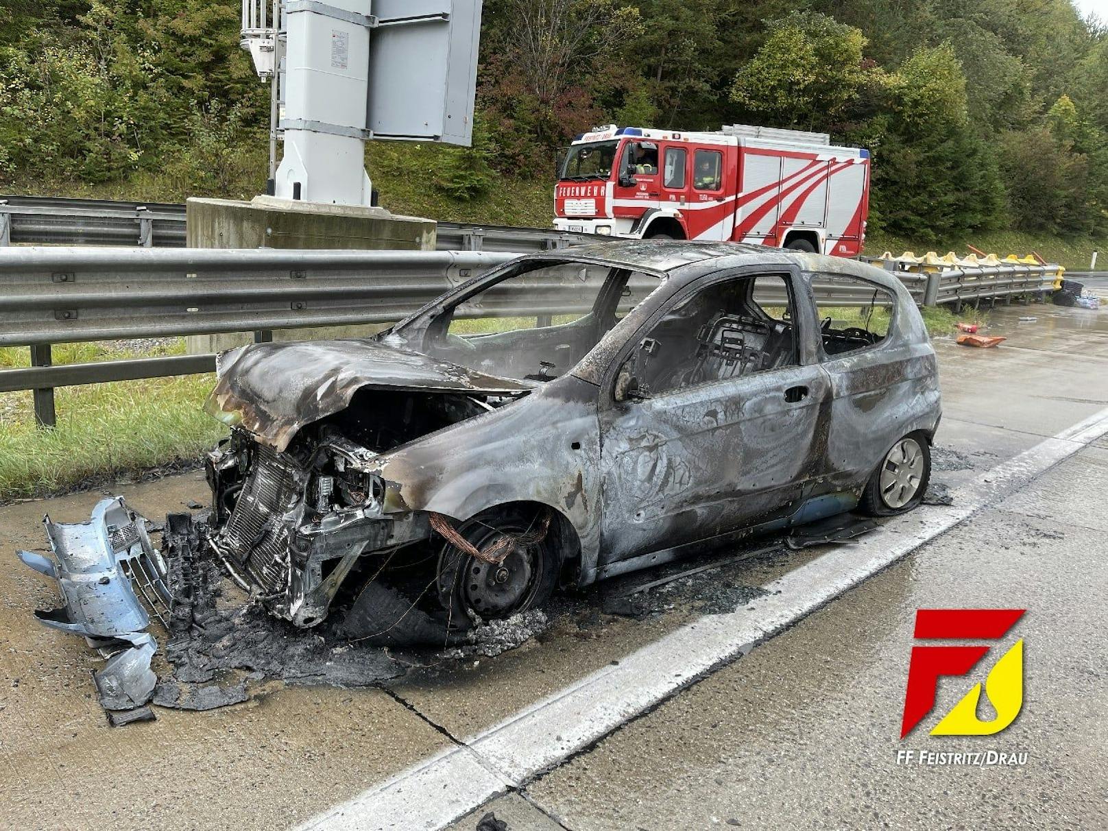 Nach Crash auf A10 gerät Motorraum von Chevy in Brand