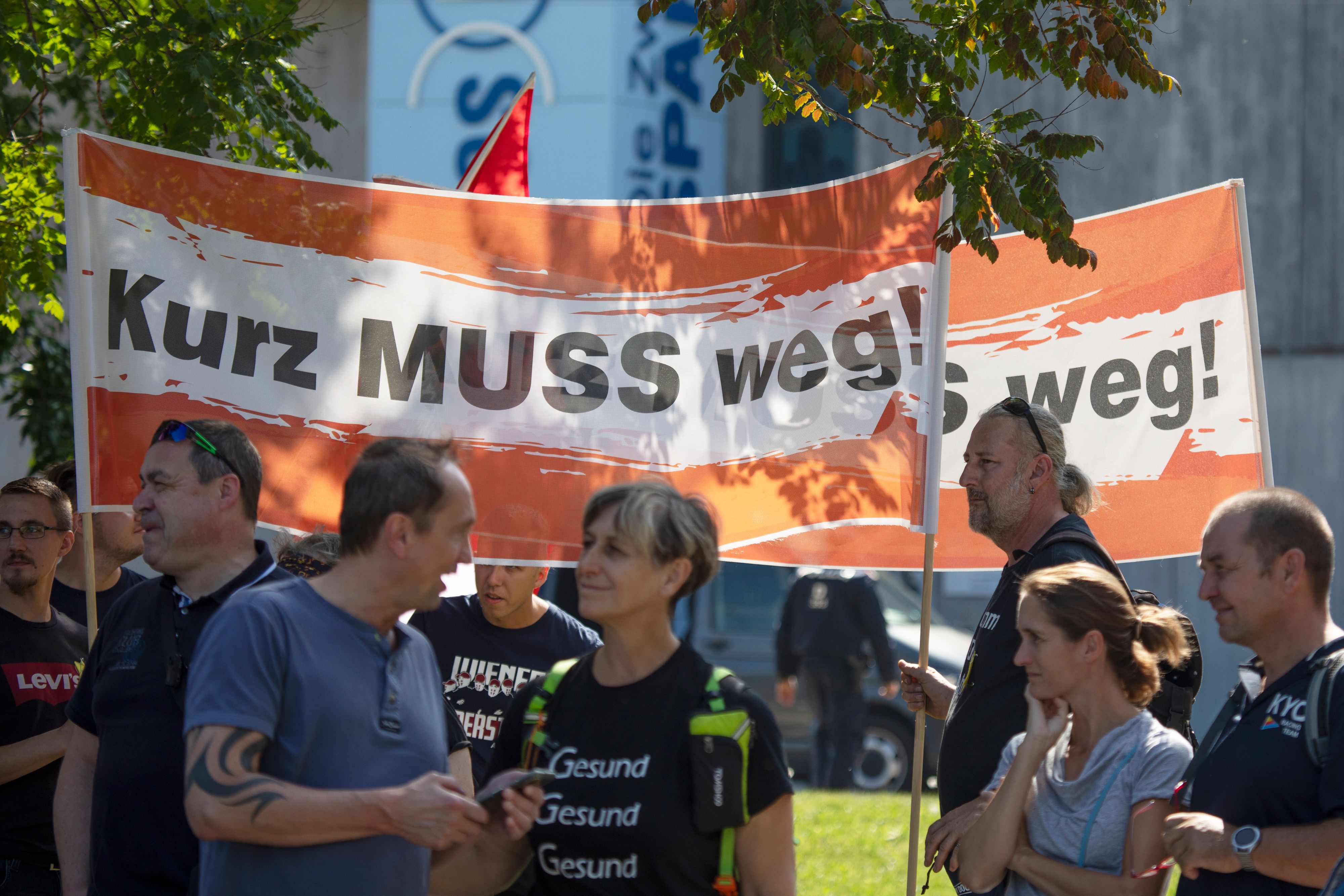 Die Forderung nach der Ablöse von Kanzler Sebastian Kurz ist nicht ganz neu. Die aktuellen Ereignisse geben seinen Kritikern aber heftigen Rückenwind.